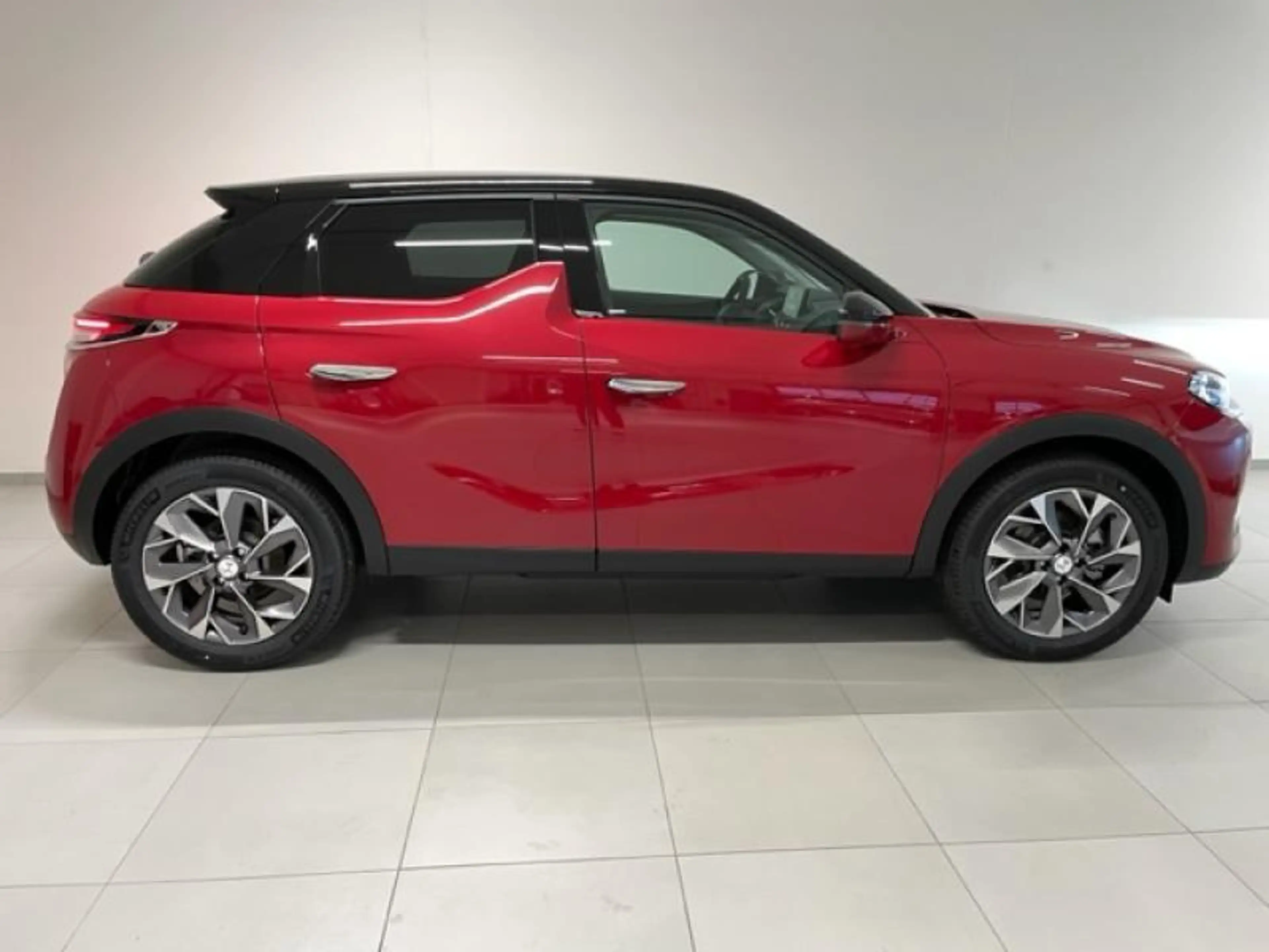 DS Automobiles DS 3 Crossback RIVOLI E-TENSE — photo 5