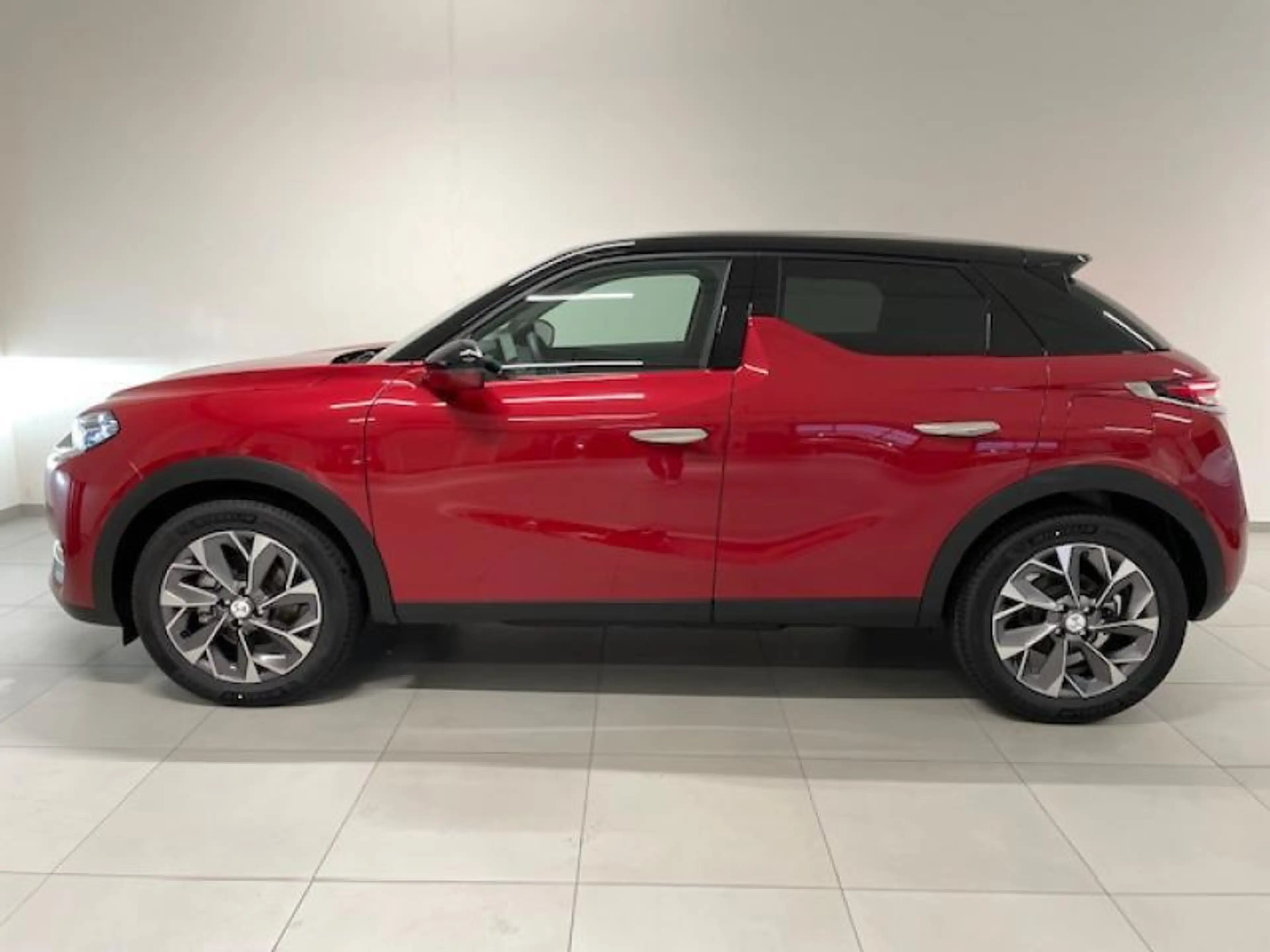 DS Automobiles DS 3 Crossback RIVOLI E-TENSE — photo 4