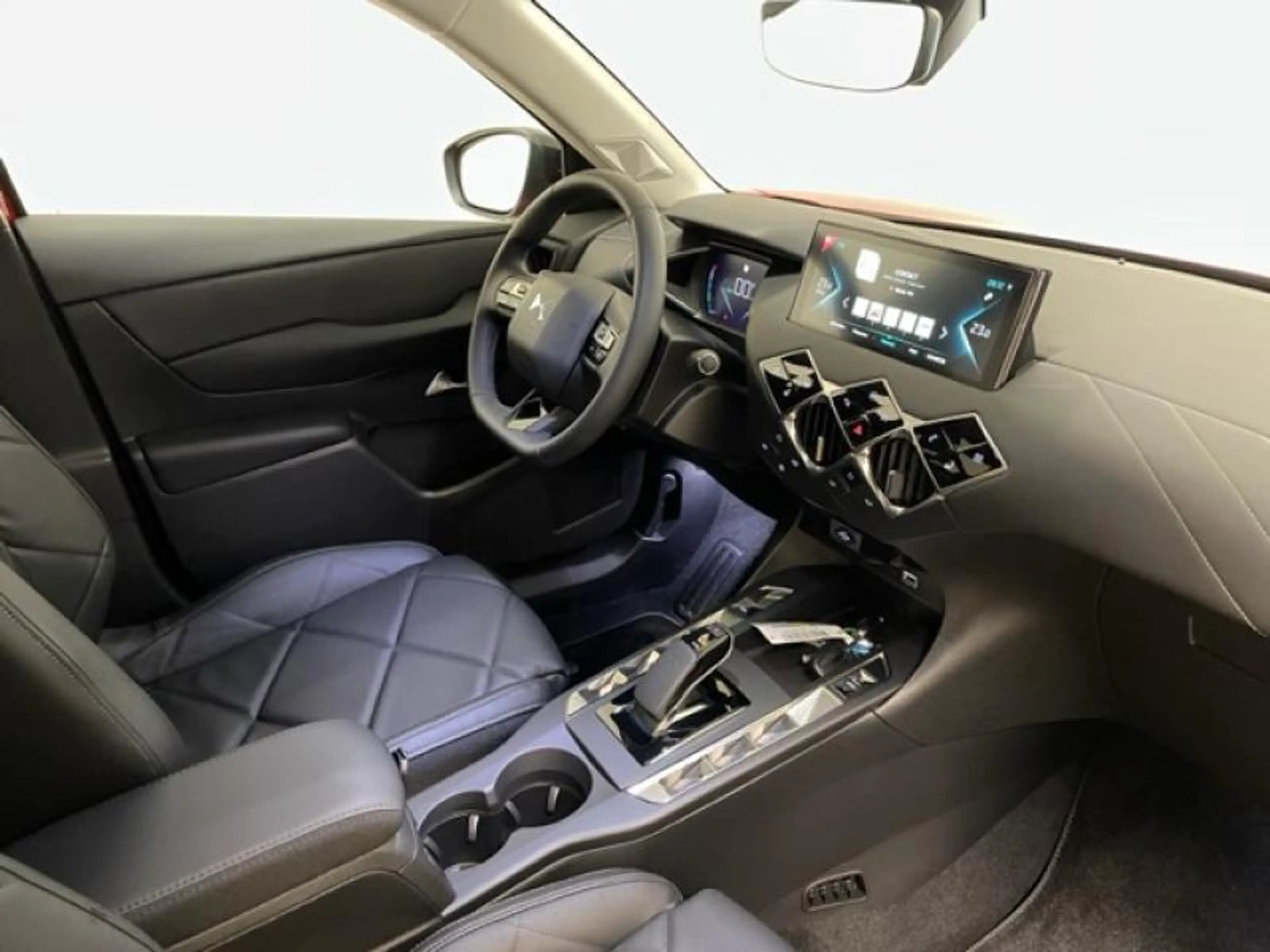 DS Automobiles DS 3 Crossback RIVOLI E-TENSE — photo 2
