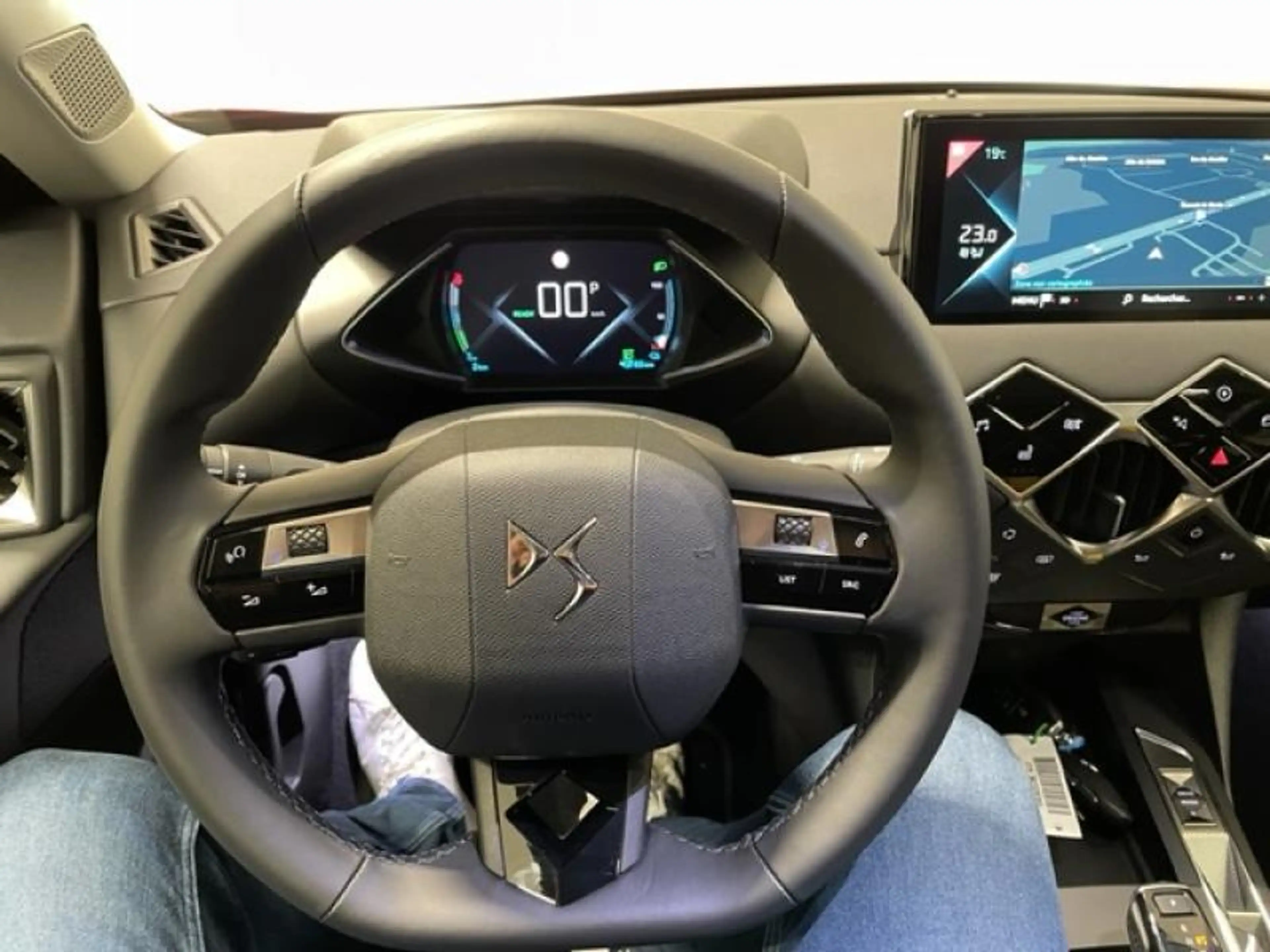 DS Automobiles DS 3 Crossback RIVOLI E-TENSE — photo 13
