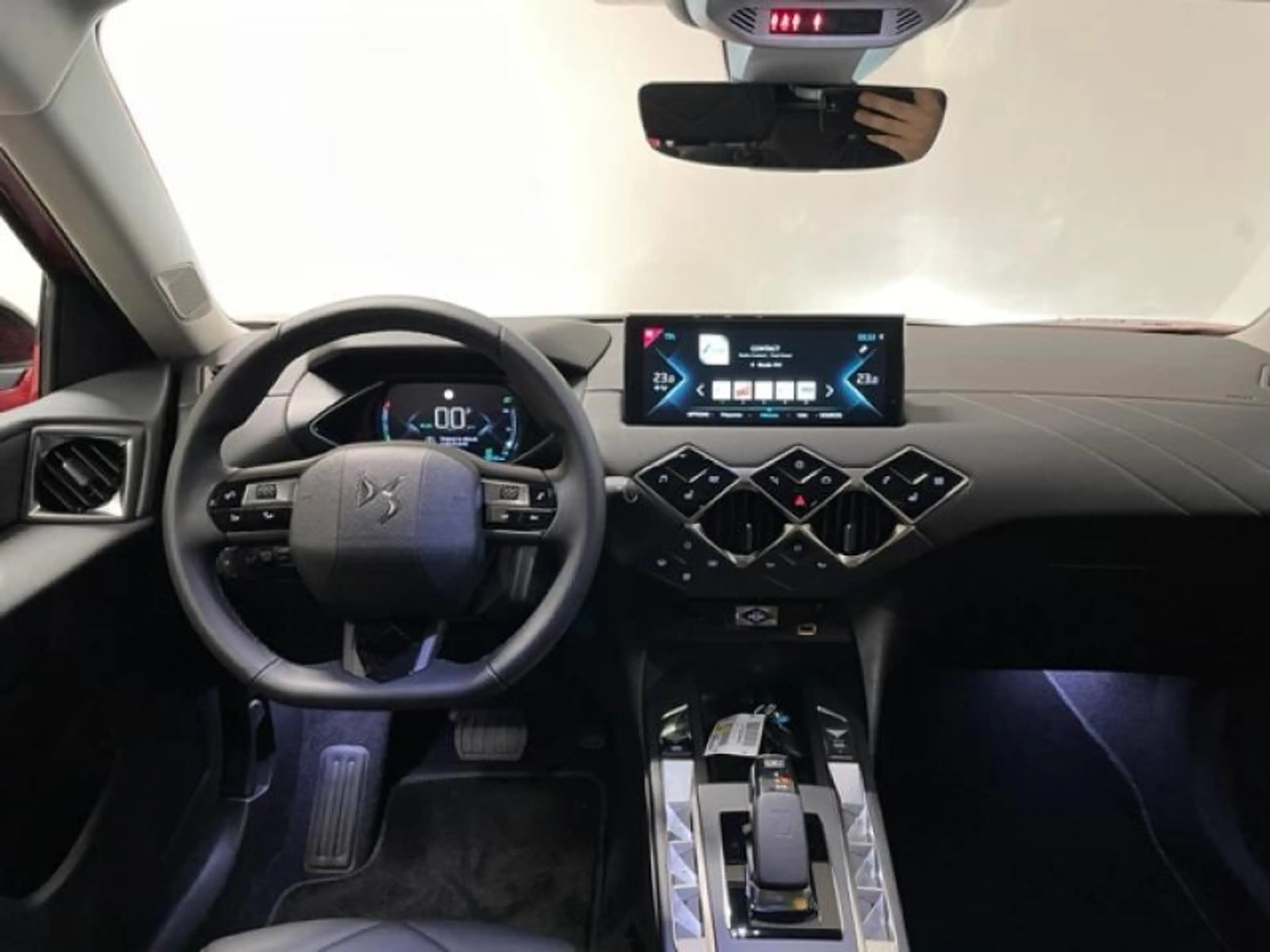 DS Automobiles DS 3 Crossback RIVOLI E-TENSE — photo 11