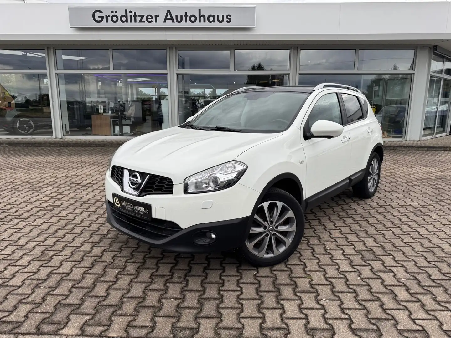 Nissan Qashqai Tekna NAV|GRA|PANO|BOSE Bílá - 2