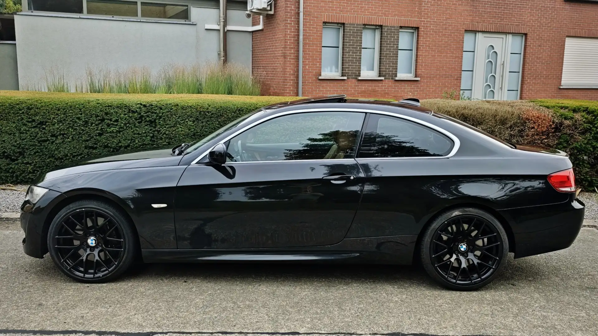 BMW 335 Coupe 335xi M 306ch Limited+Clim+Pano+Navi+PDC Noir - 2