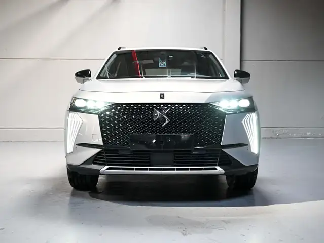 DS Automobiles DS 7 Crossback ETOILE / Toit panoramique / Cuir / 19" Allu