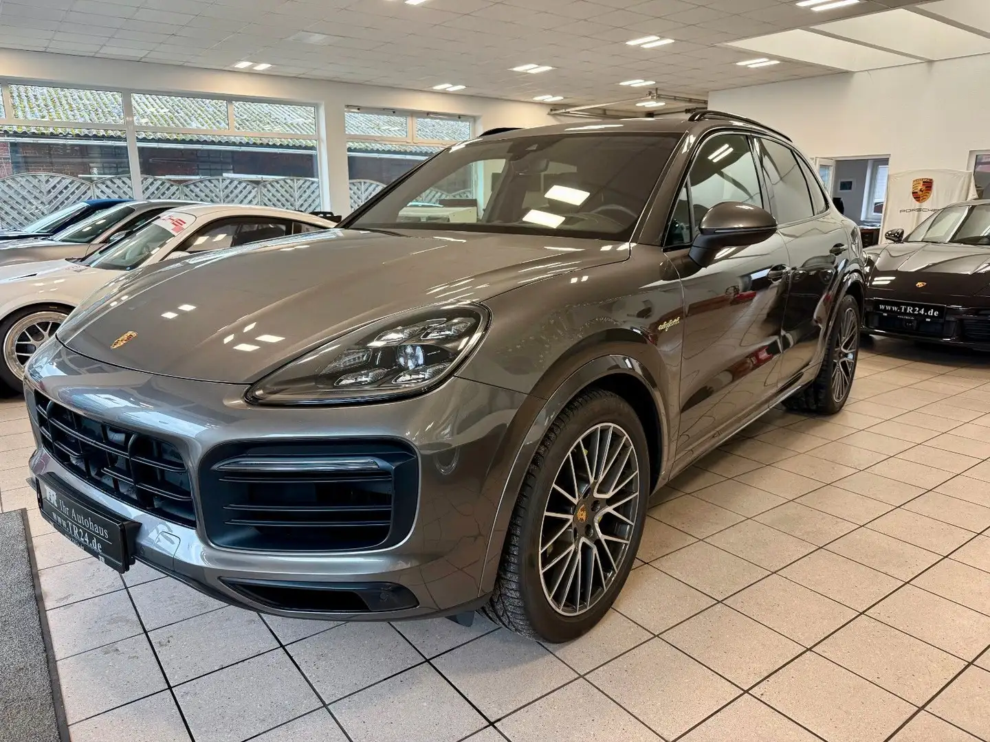 Porsche Cayenne E-Hybrid ACC/Panorama/21Zoll/APPROVED Grau - 2