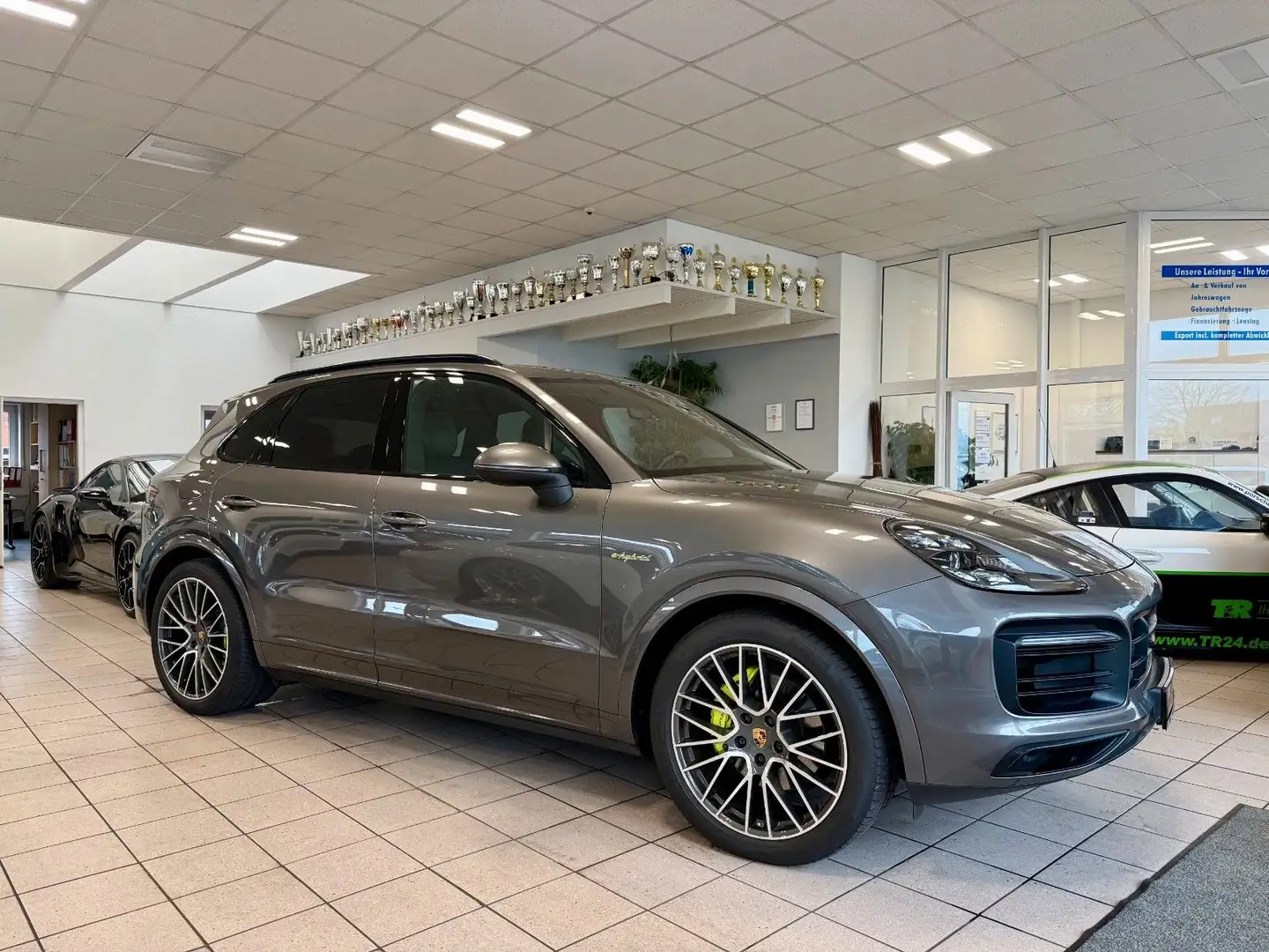 Porsche Cayenne E-Hybrid ACC/Panorama/21Zoll/APPROVED Grau - 1