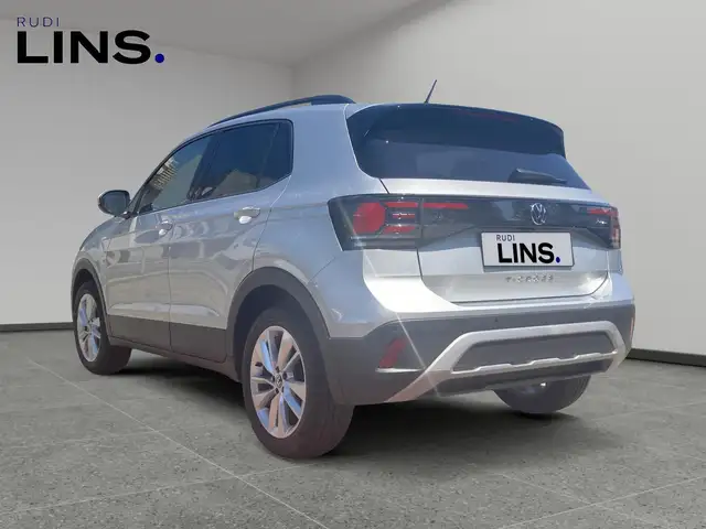 Volkswagen T-Cross view 3