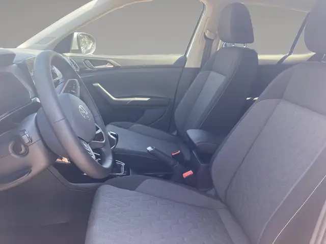 Volkswagen T-Cross view 9