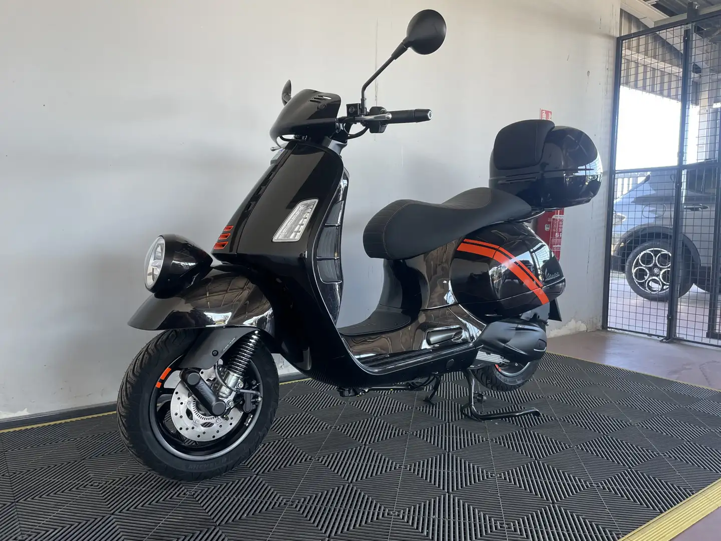 Vespa GTV 300 Noir - 2