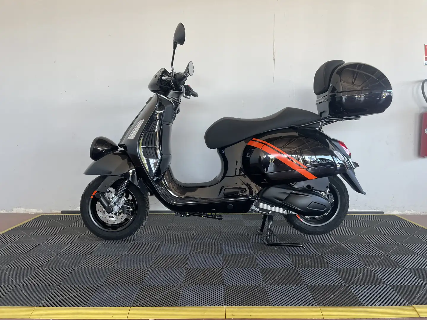Vespa GTV 300 Noir - 1