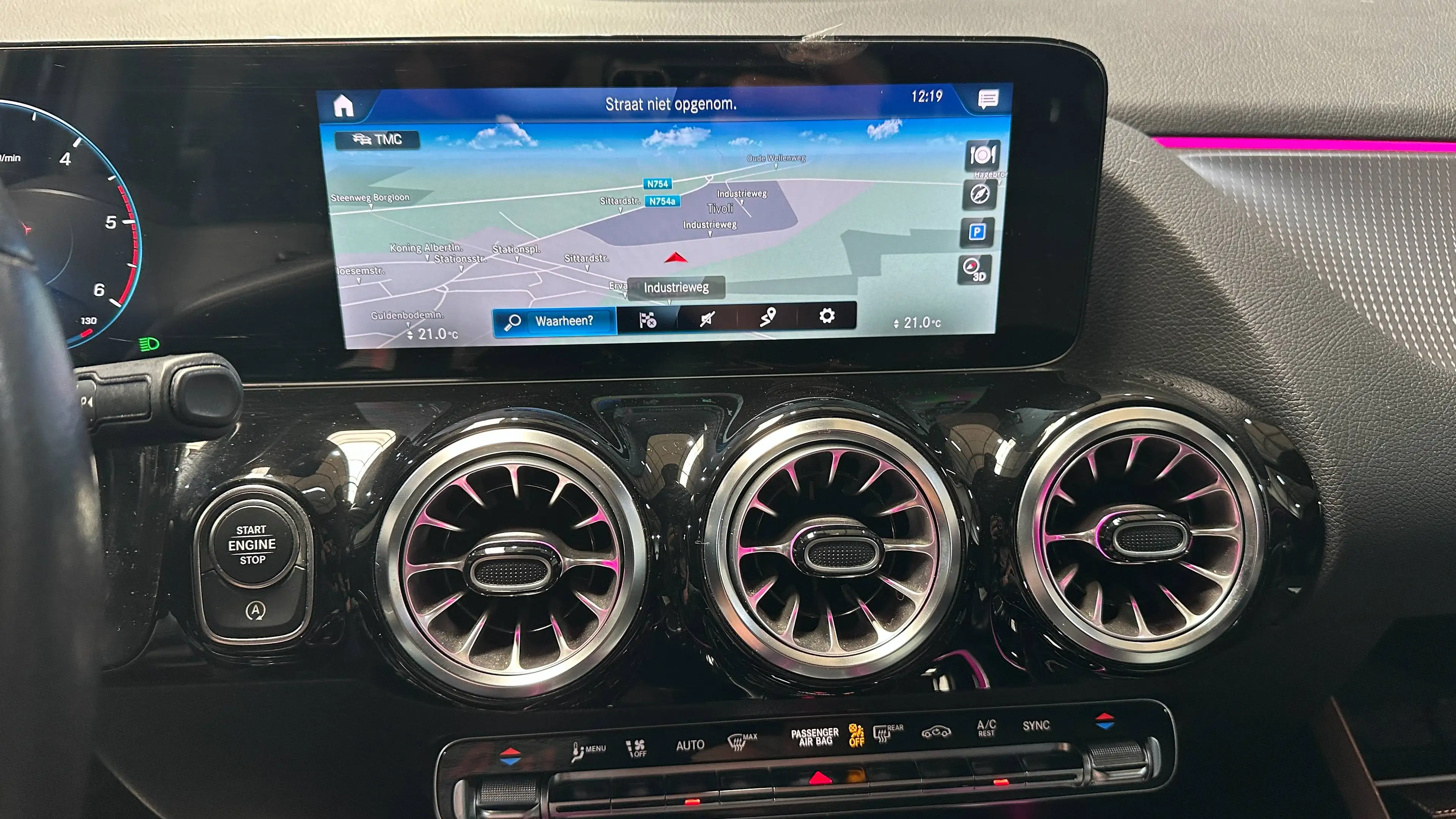 Mercedes-Benz GLA 180 GLA 180 d Business Solution Essential — photo 10