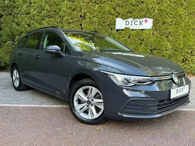 Volkswagen Golf 8 Var 2.0TDI Life LED+NAV+AHK+SHZ+ACC+CARP