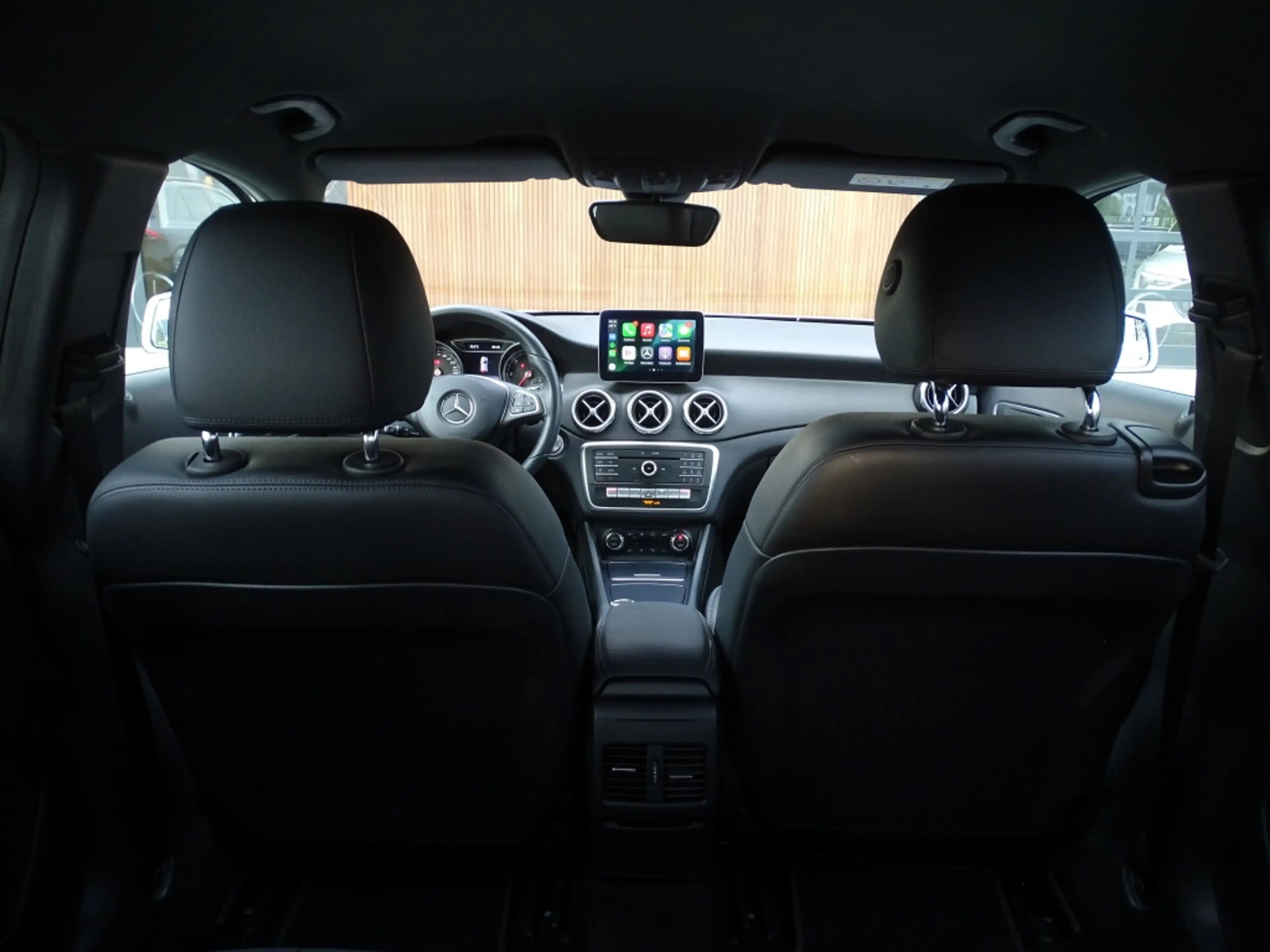 Mercedes-Benz GLA 180 180D 109PK automaat / LED / Apple CarPlay / *NAP* — photo 12