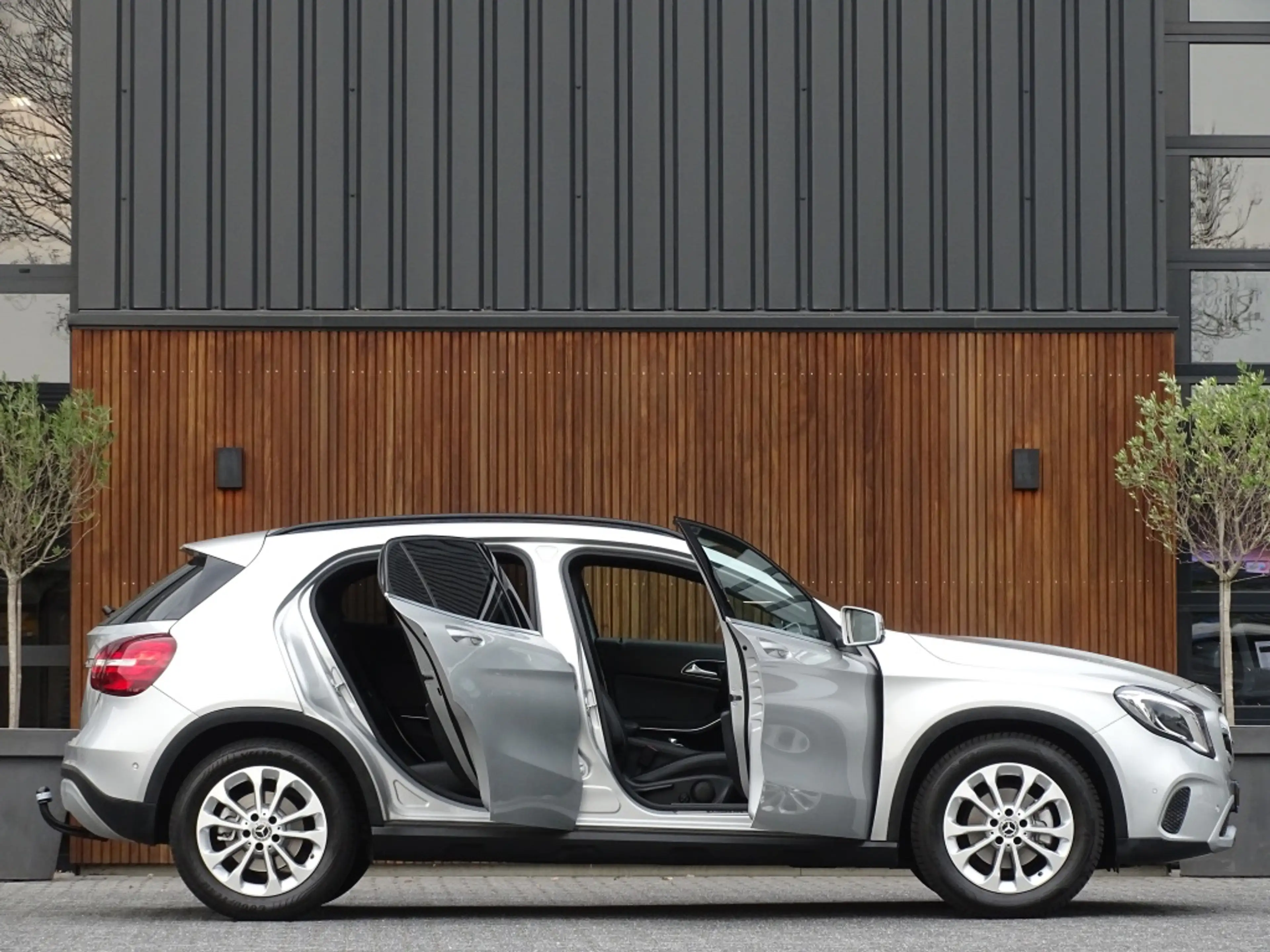 Mercedes-Benz GLA 180 180D 109PK automaat / LED / Apple CarPlay / *NAP* — photo 4