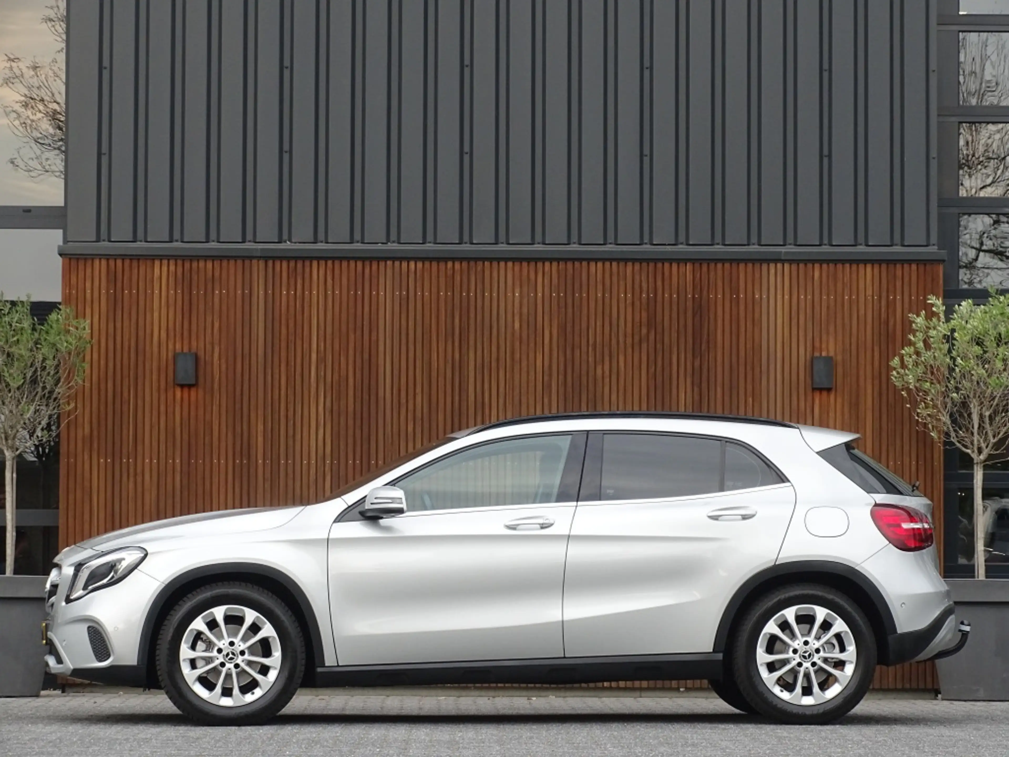 Mercedes-Benz GLA 180 180D 109PK automaat / LED / Apple CarPlay / *NAP* — photo 5