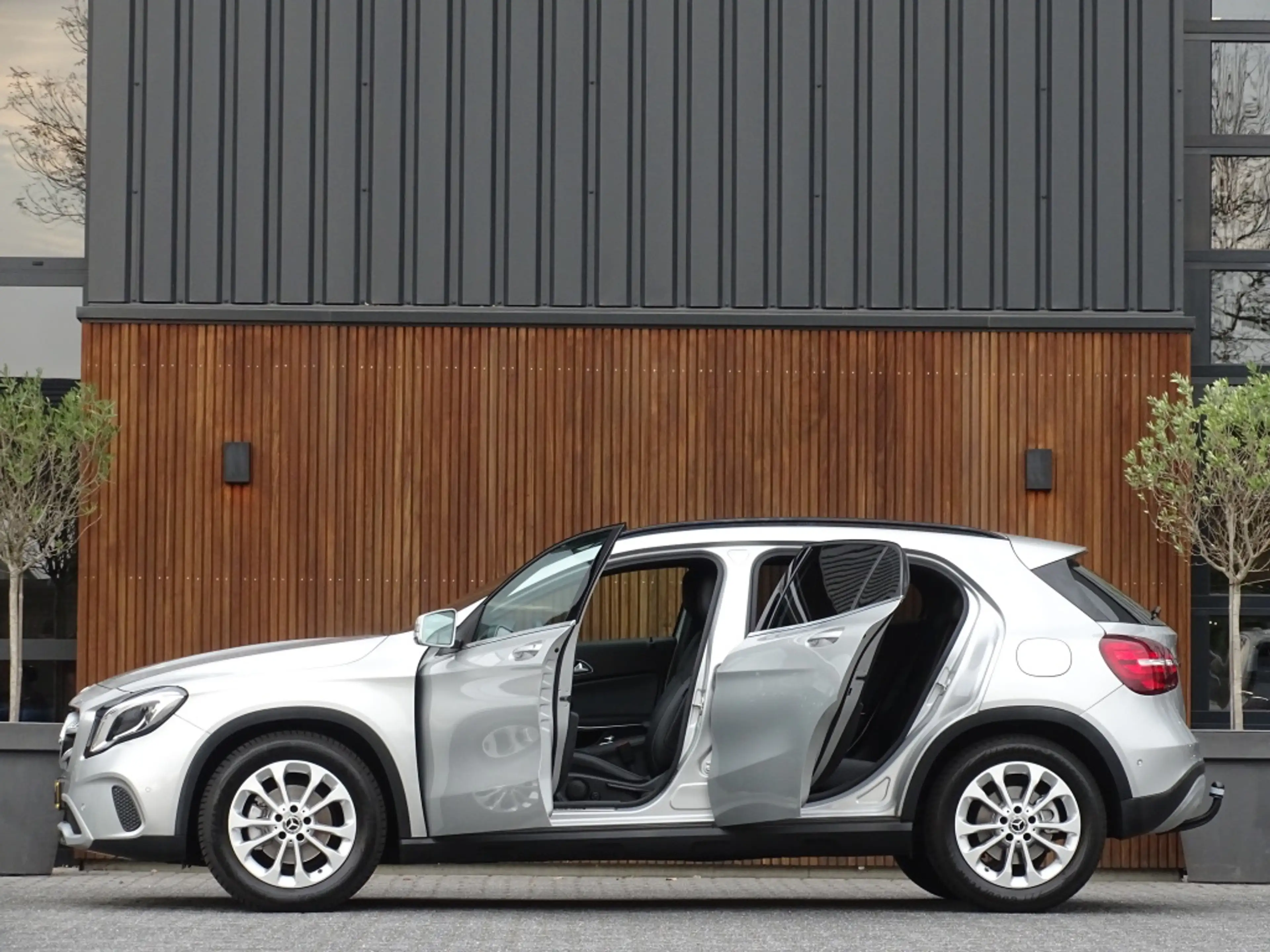 Mercedes-Benz GLA 180 180D 109PK automaat / LED / Apple CarPlay / *NAP* — photo 6