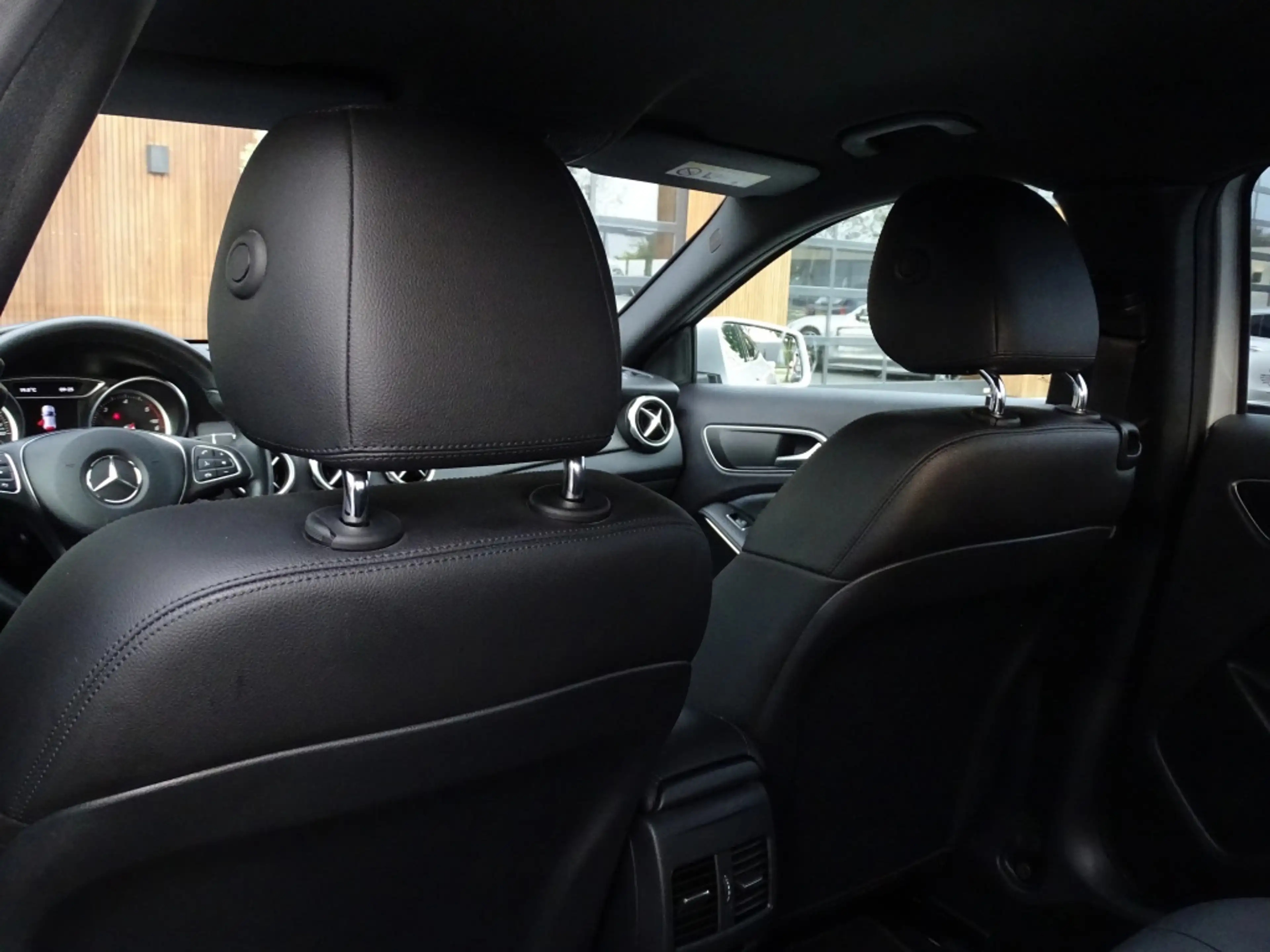 Mercedes-Benz GLA 180 180D 109PK automaat / LED / Apple CarPlay / *NAP* — photo 15