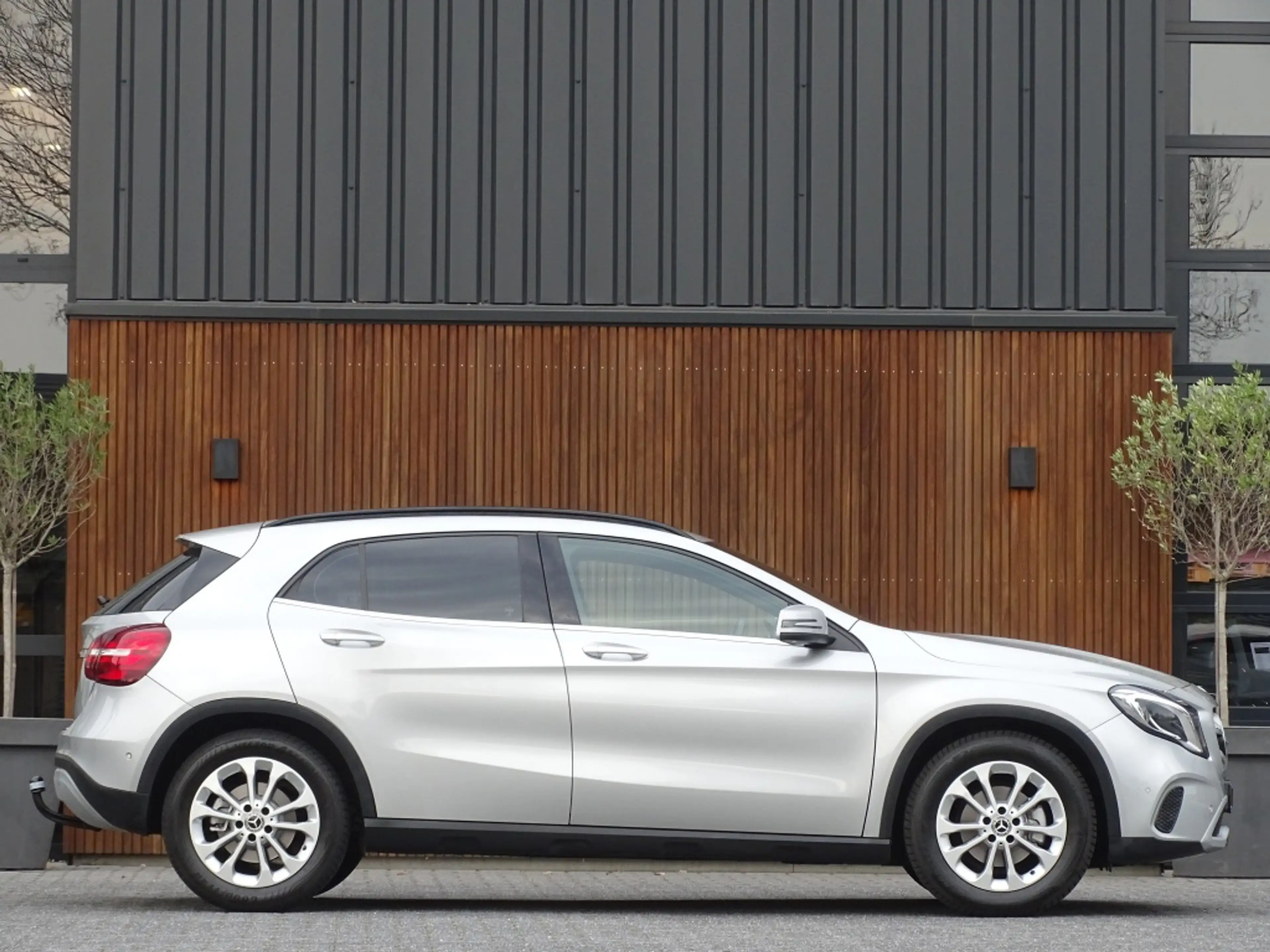 Mercedes-Benz GLA 180 180D 109PK automaat / LED / Apple CarPlay / *NAP* — photo 3