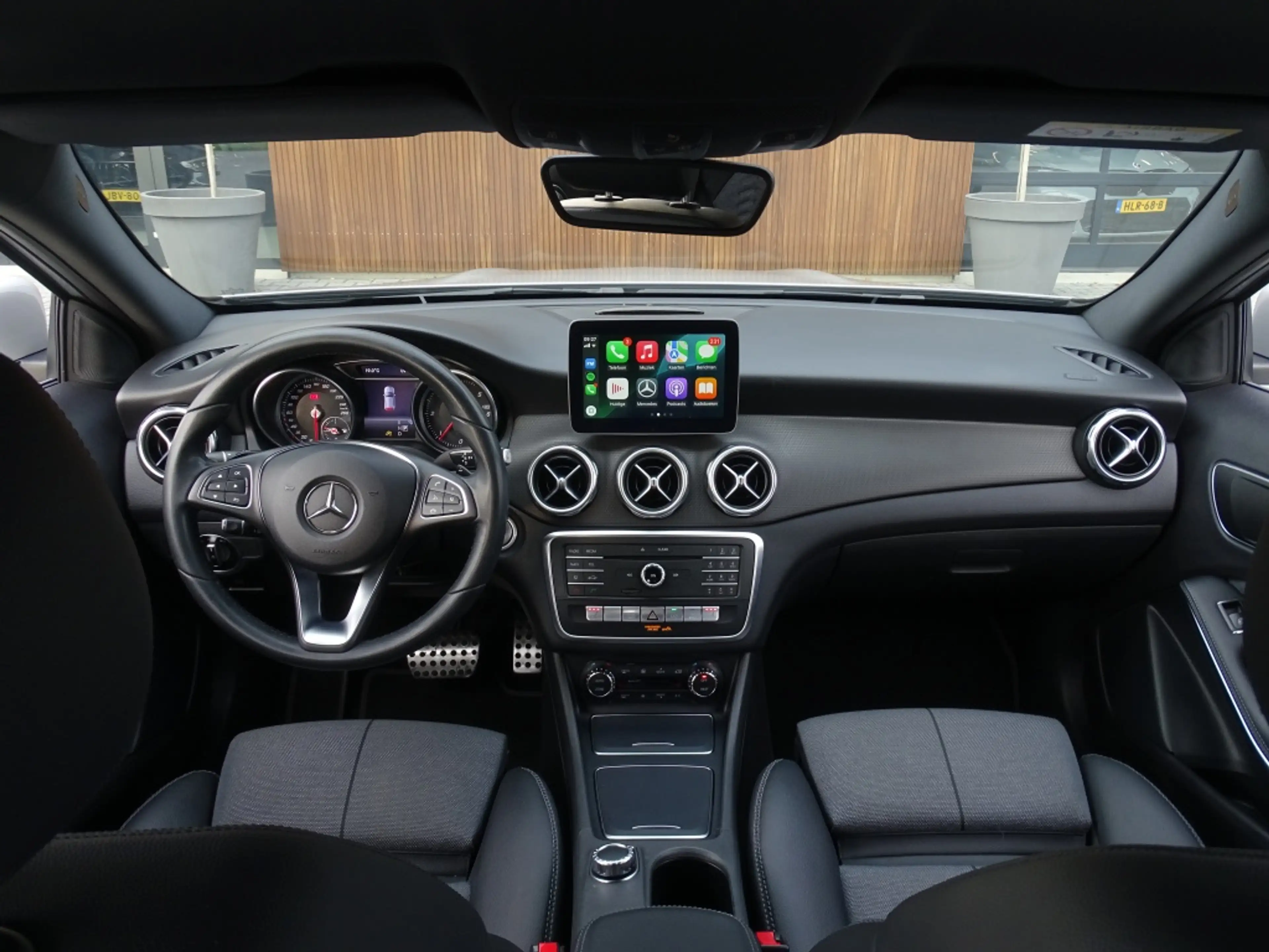 Mercedes-Benz GLA 180 180D 109PK automaat / LED / Apple CarPlay / *NAP* — photo 13