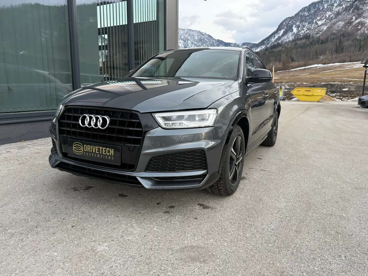 Audi Q3 Sport 1,4 TSI Grau - 1