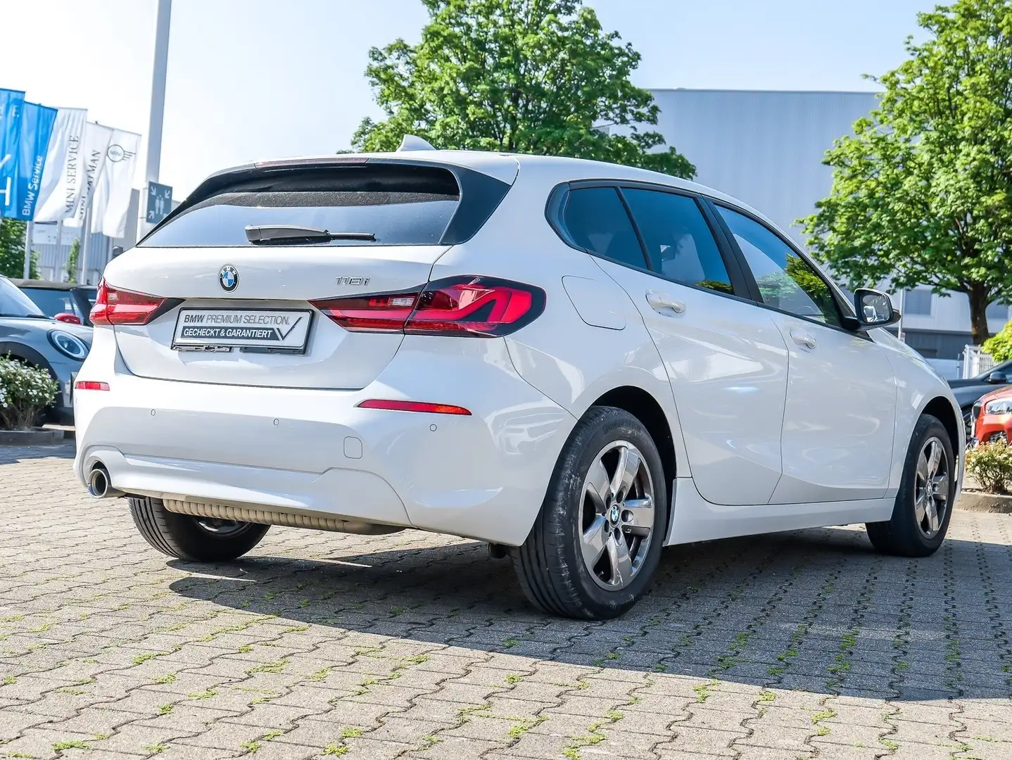 BMW 118 i Advantage Navi+LED+PDC+SHZ+DAB+Lordose+Durchlade Weiß - 2