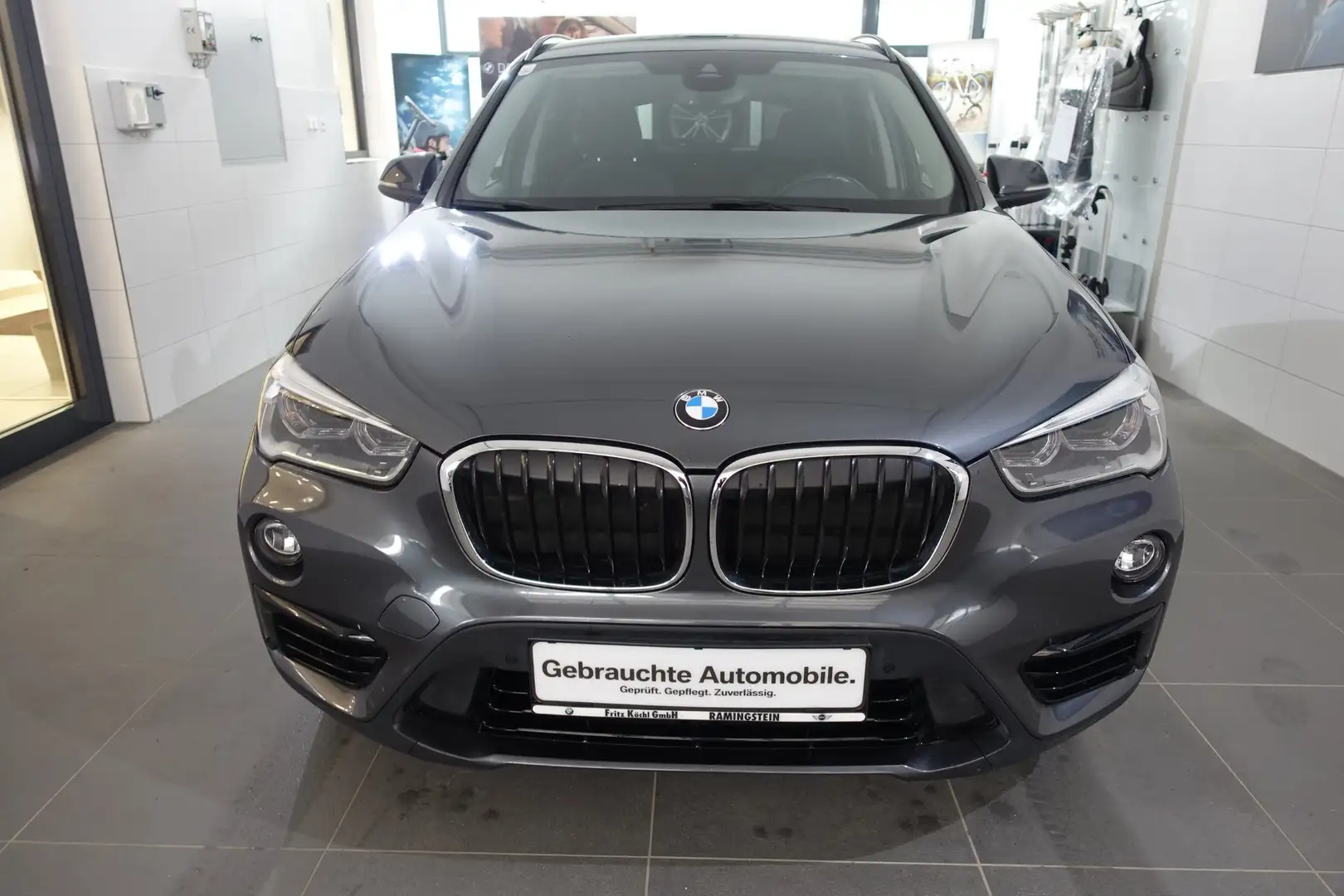BMW X1 xDrive18d Grau - 2
