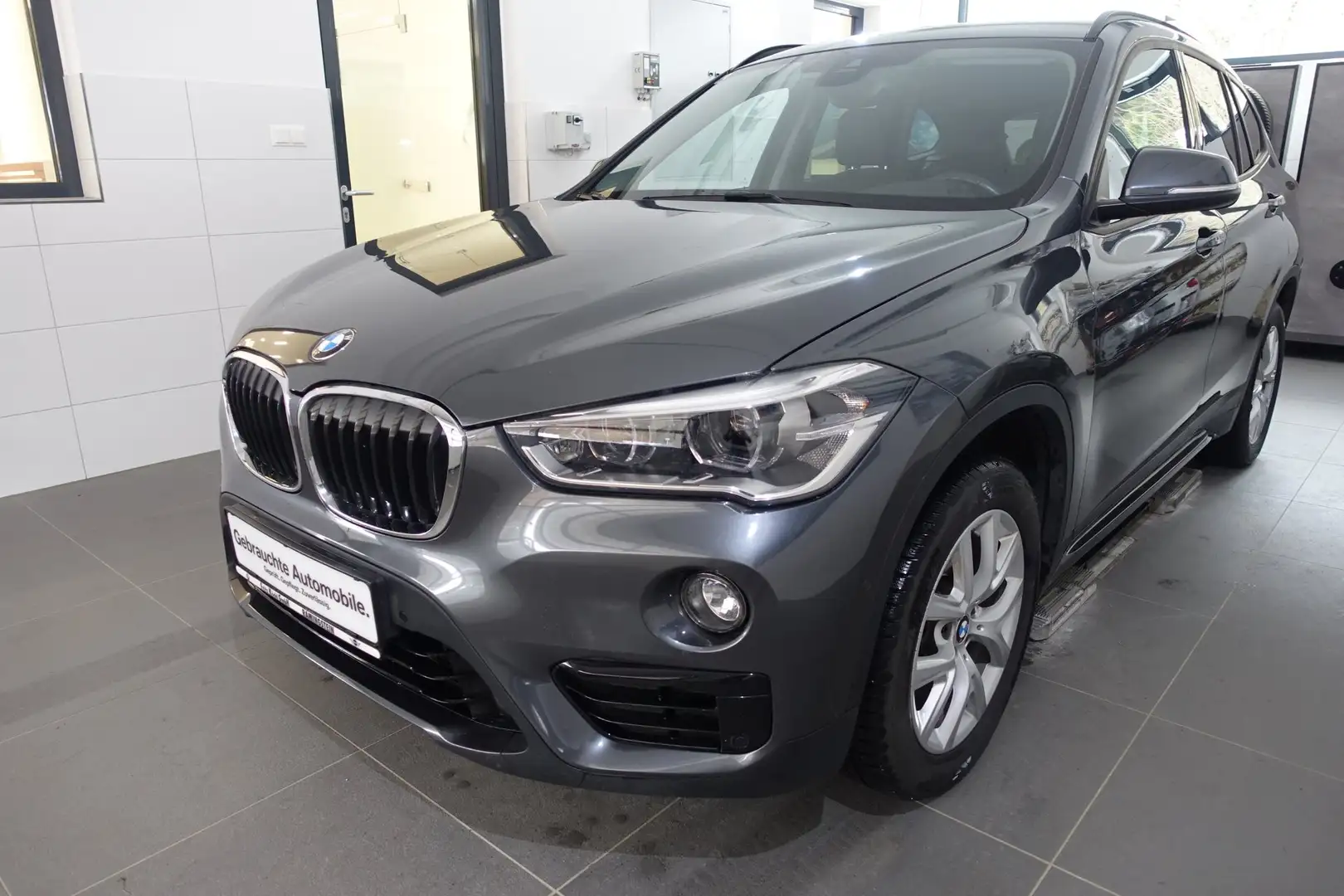 BMW X1 xDrive18d Grau - 1