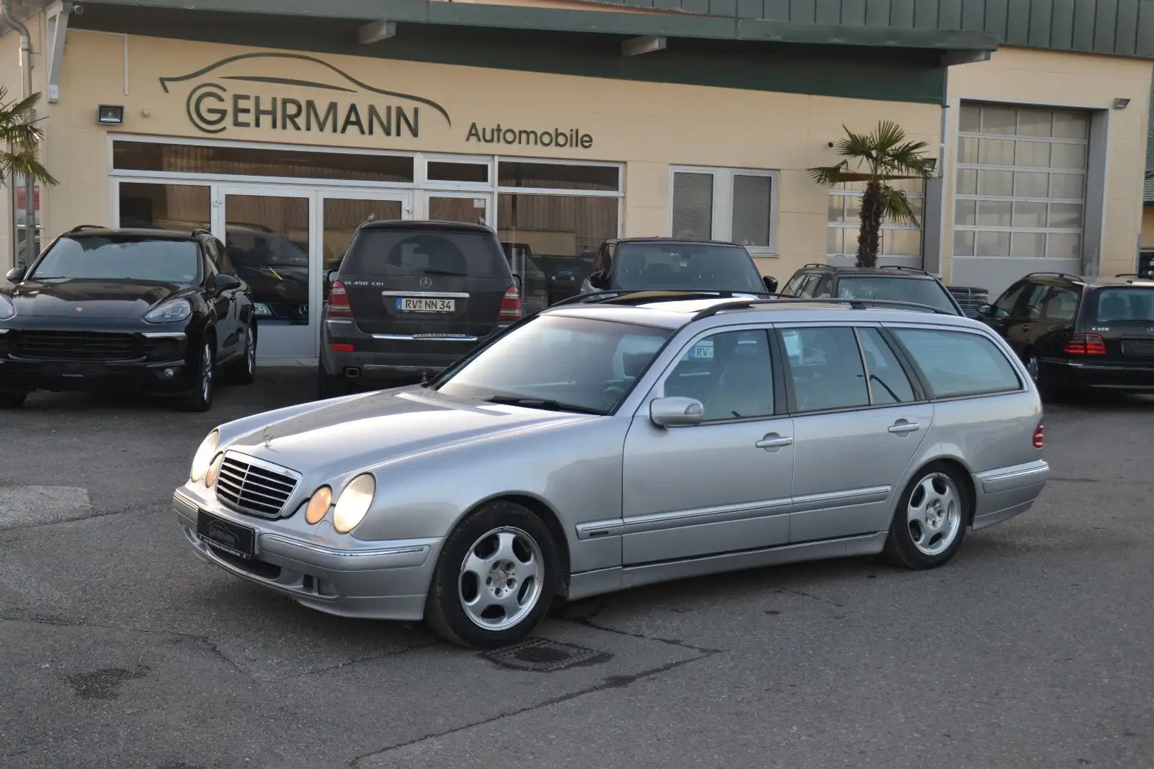 Mercedes-Benz E 270 CDI T AVANTGARDE Autom Leder*Xenon*AHK*EU4 Argent - 1