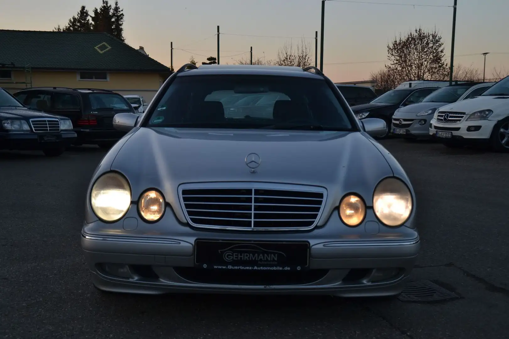 Mercedes-Benz E 270 CDI T AVANTGARDE Autom Leder*Xenon*AHK*EU4 Argent - 2