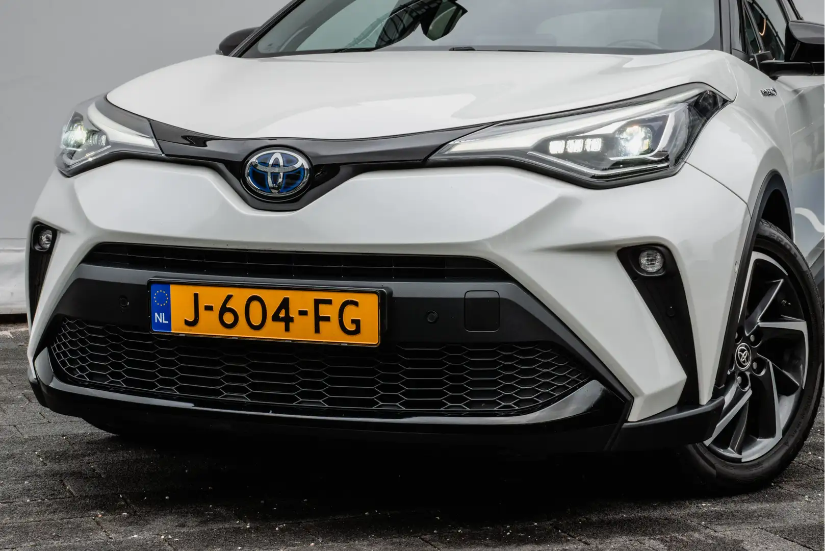 Toyota C-HR 2.0 180pk Hybrid Bi-Tone Trekhaak/ Stoelverwarming Blanc - 2