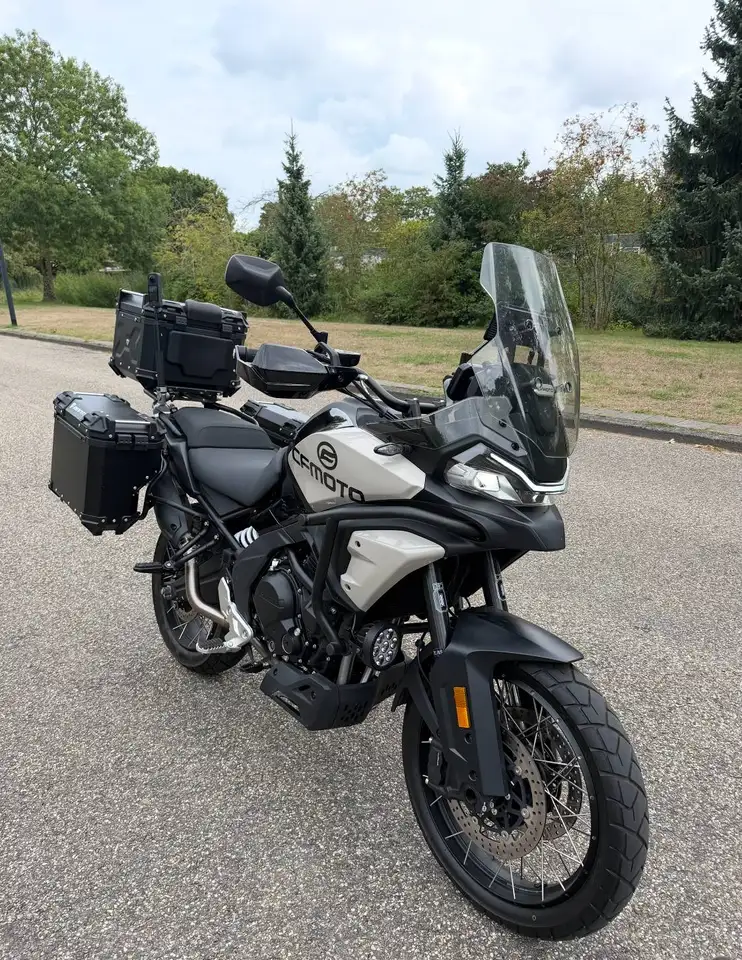 Cfmoto 700 MT