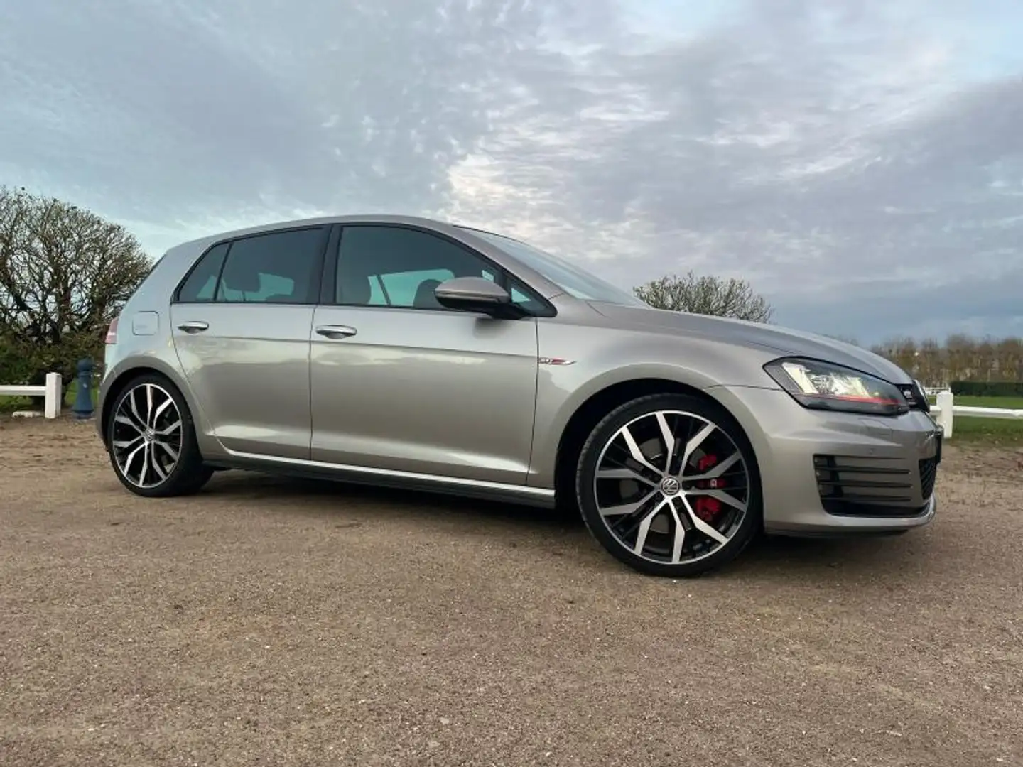 Volkswagen Golf 2.0 TSI 230ch BlueMotion Technology GTI Performanc Gris - 1