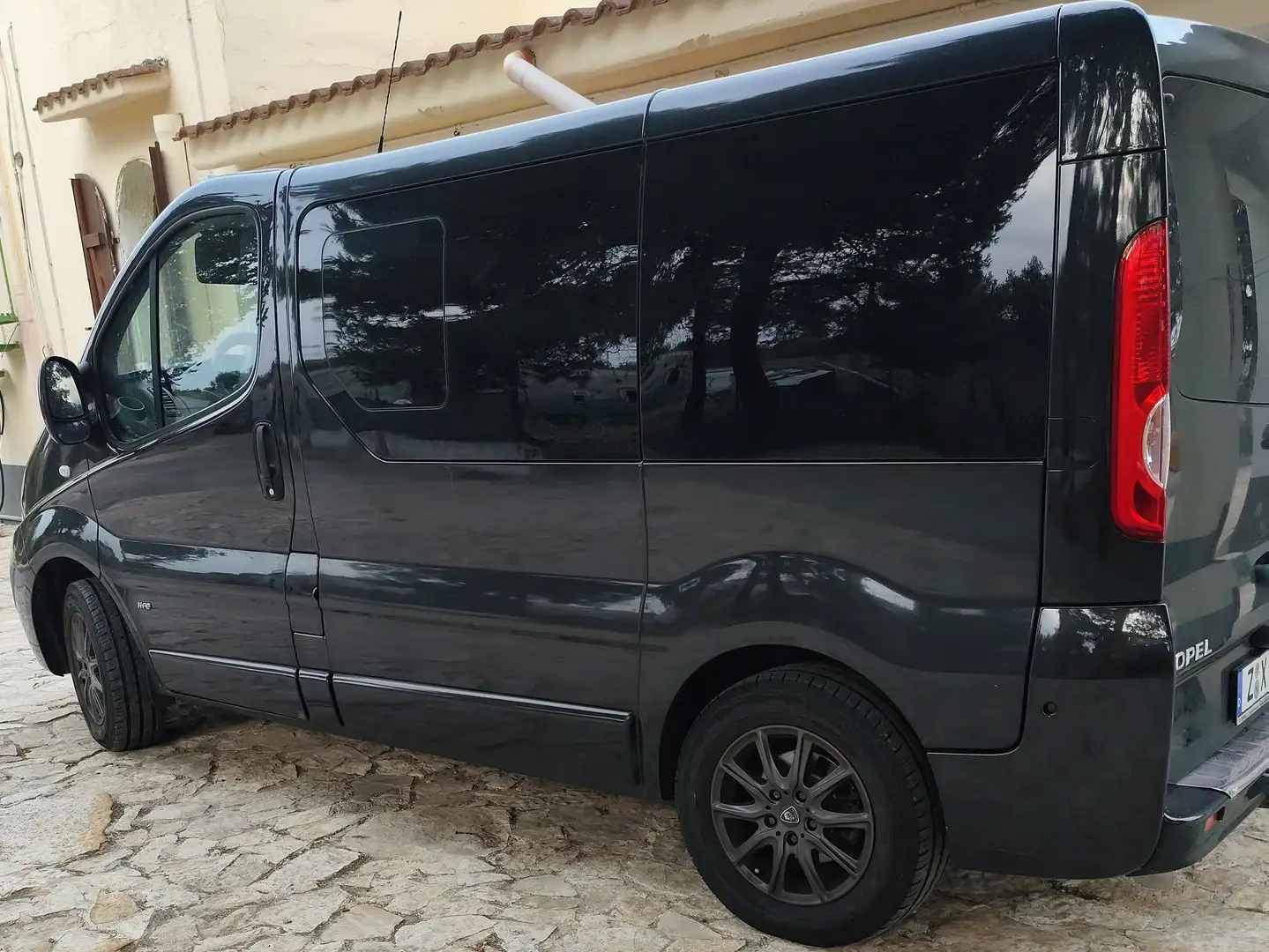 Opel Vivaro Vivaro 2.5 CDTI Life Westfalia Fekete - 2