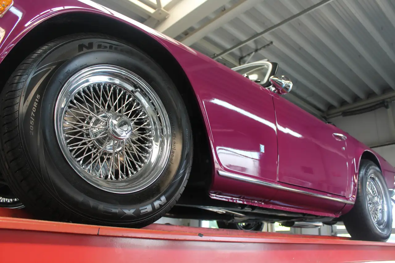 Triumph TR6 Overdrive "In Magenta" "In Magenta" - AI says": ps, foto 9