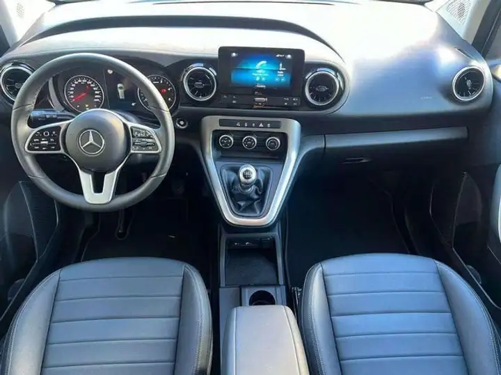 Mercedes-Benz Clase C 2023, foto 9