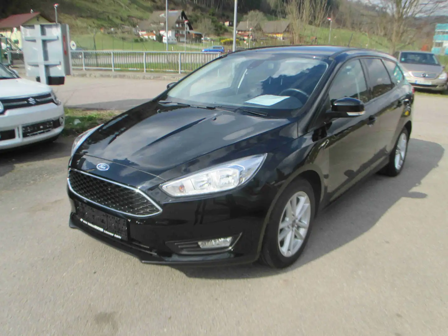 Ford Focus Tunier Trend 1.6L Schwarz - 1