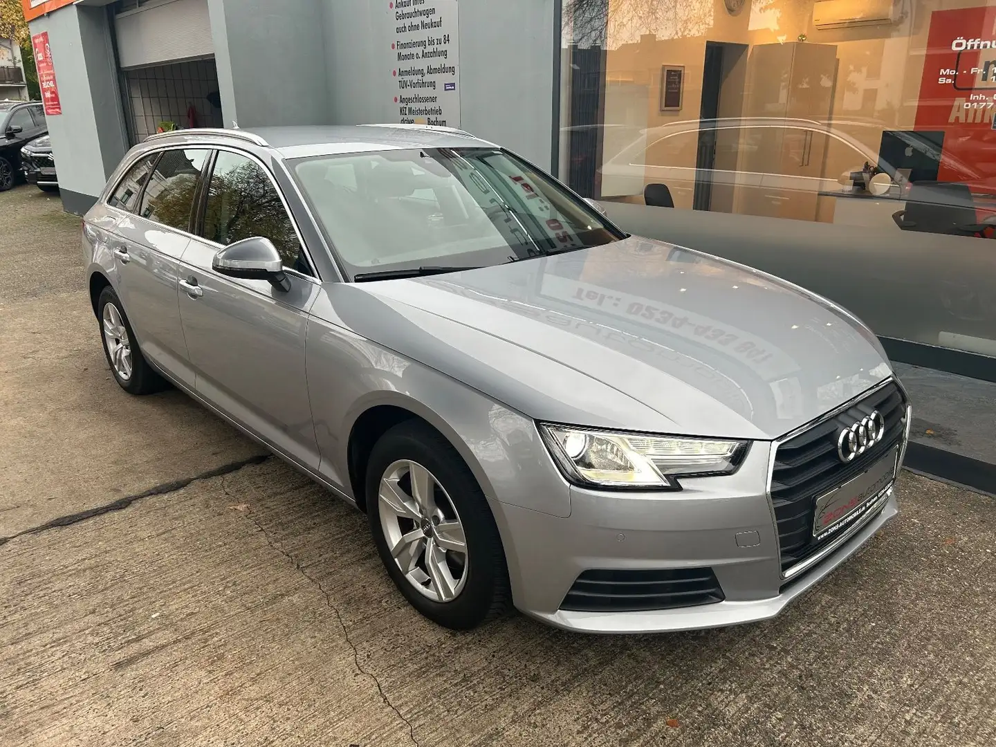 Audi A4 Avant +Navi+Xenon+PDC+SHZ+LM Allwetter+BT Silber - 2