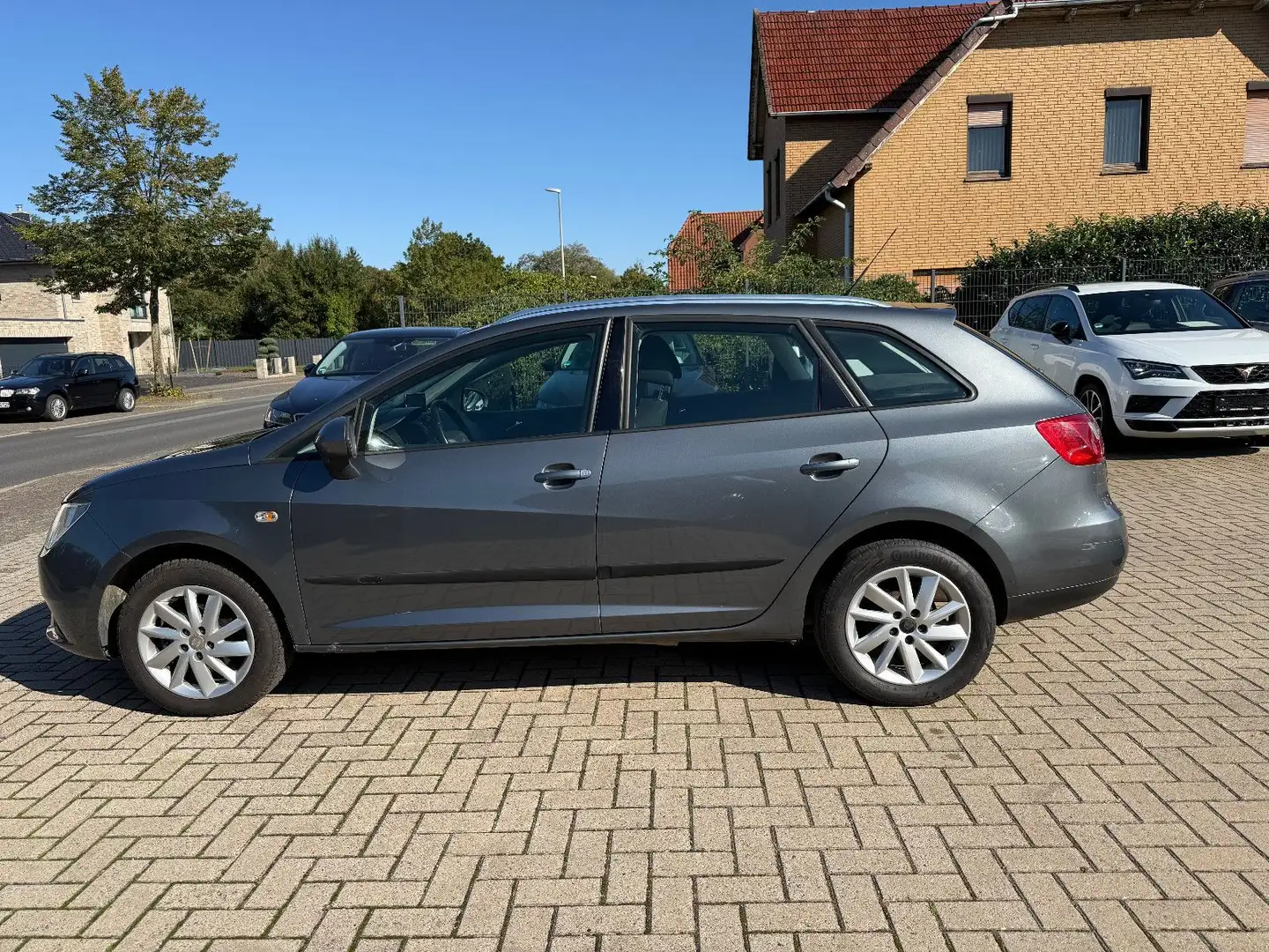 SEAT Ibiza ST, 1.2 TDI, TÜV 09/2027, Navi, Alufelgen Gris - 2