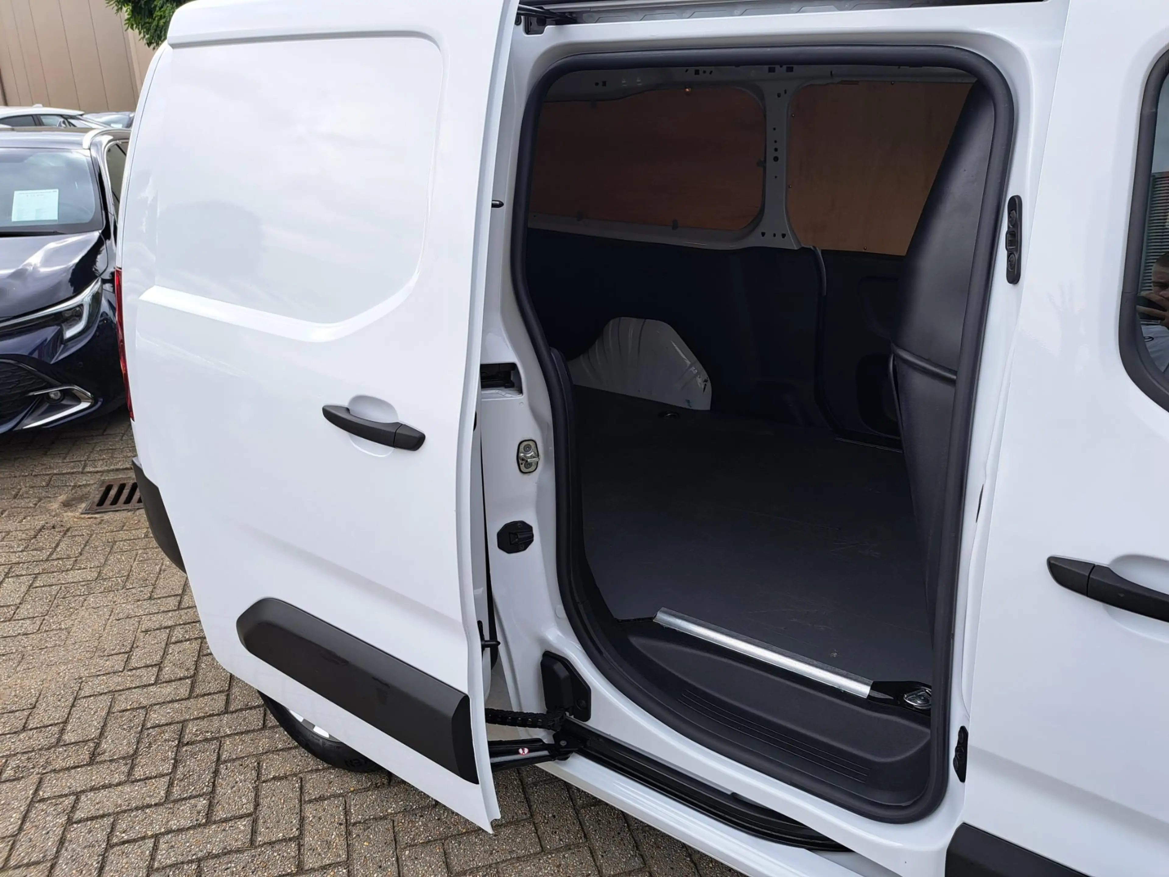 Toyota Proace City 1.5 D-4D COOL L2 3-PERS AIRCO CRUISE BETIMMERD P-S — photo 8