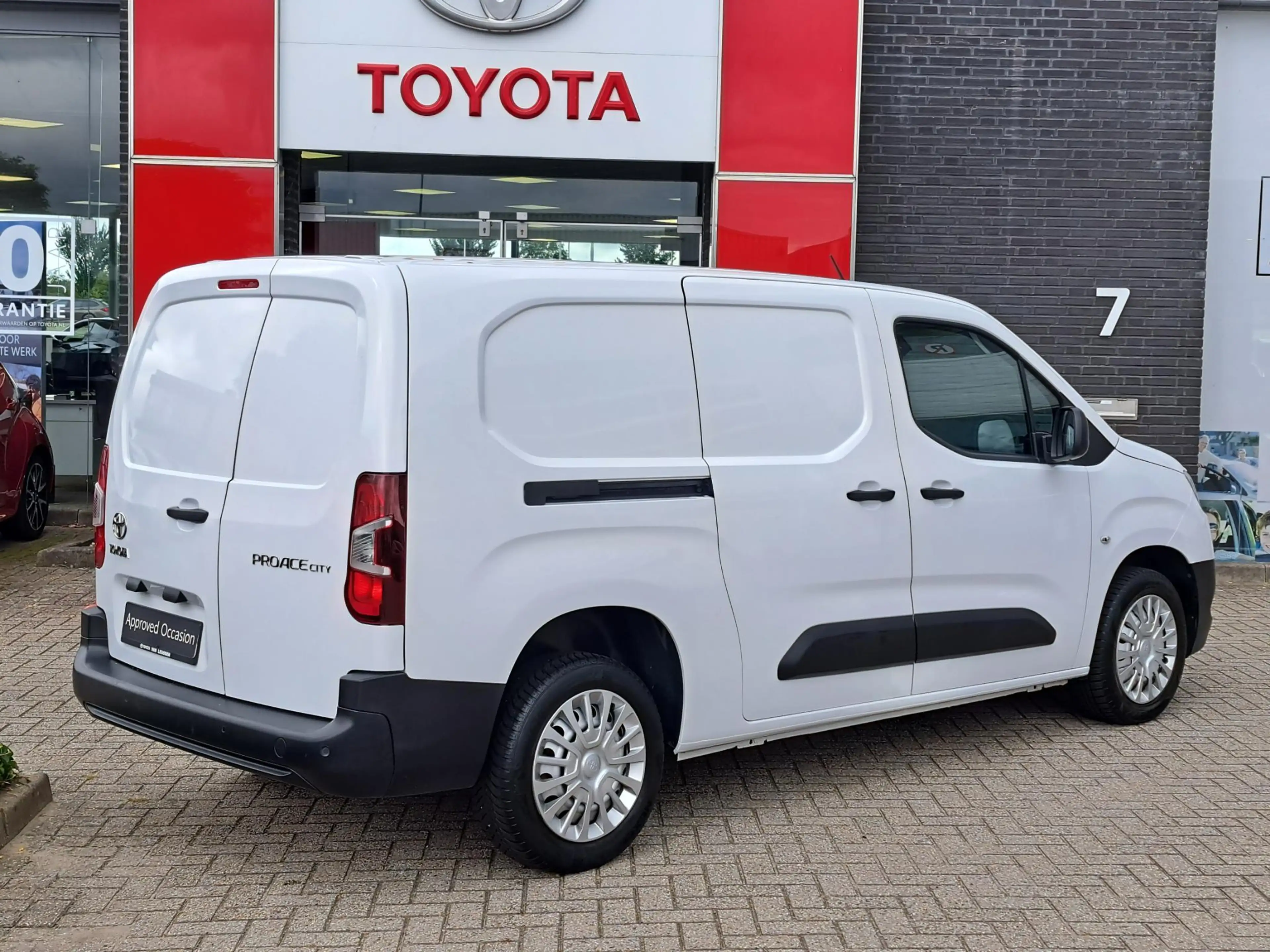 Toyota Proace City 1.5 D-4D COOL L2 3-PERS AIRCO CRUISE BETIMMERD P-S — photo 2