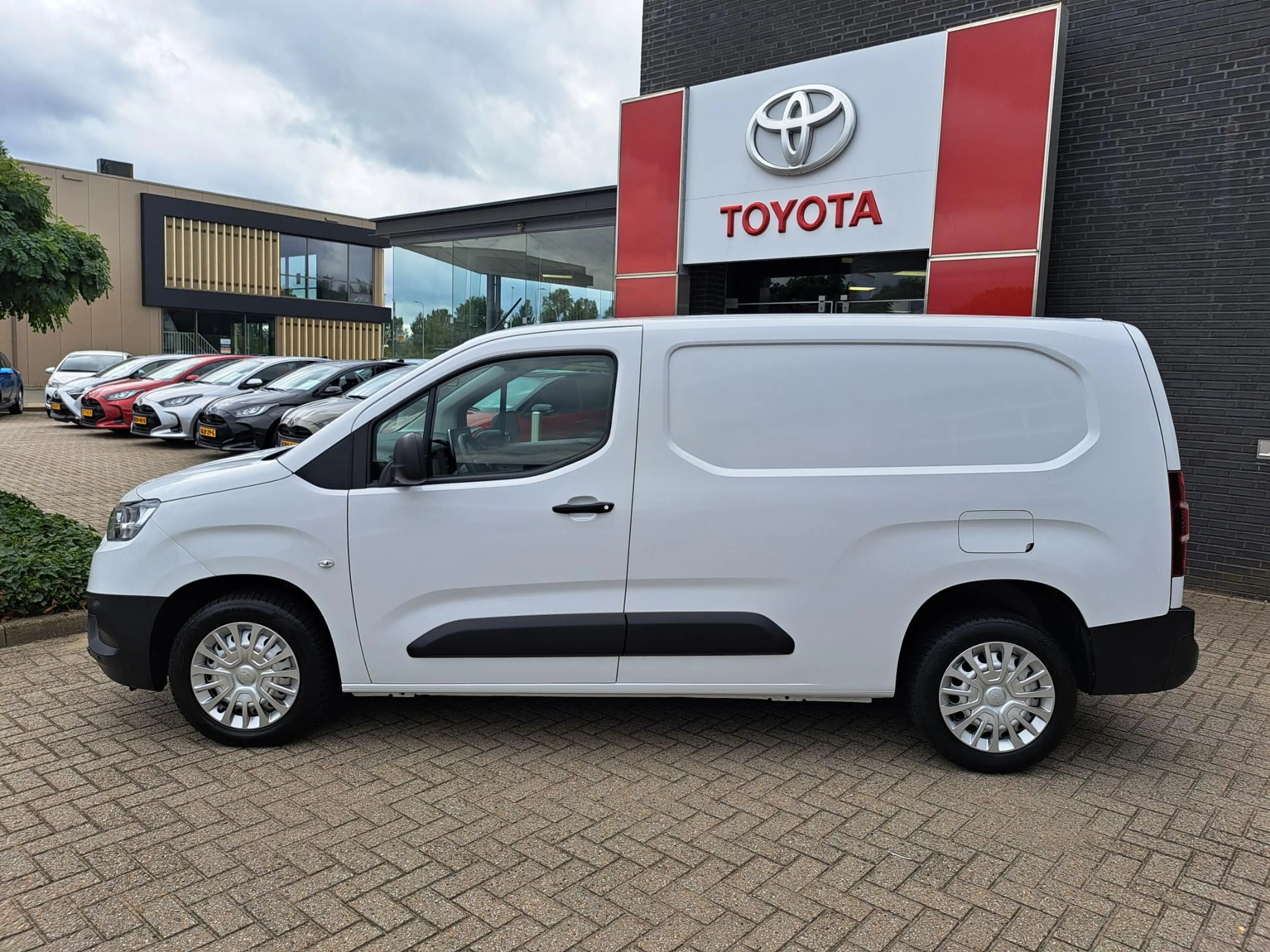 Toyota Proace City 1.5 D-4D COOL L2 3-PERS AIRCO CRUISE BETIMMERD P-S — photo 4