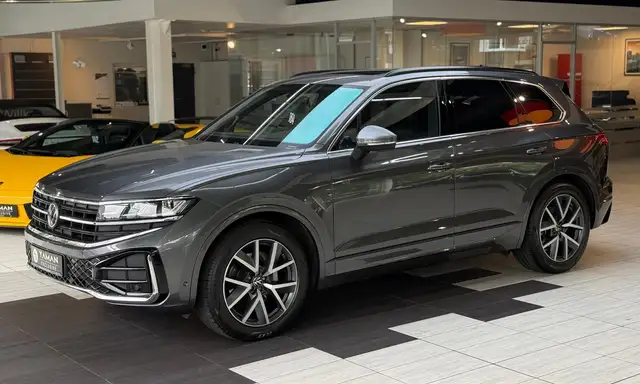 Volkswagen Touareg view 2