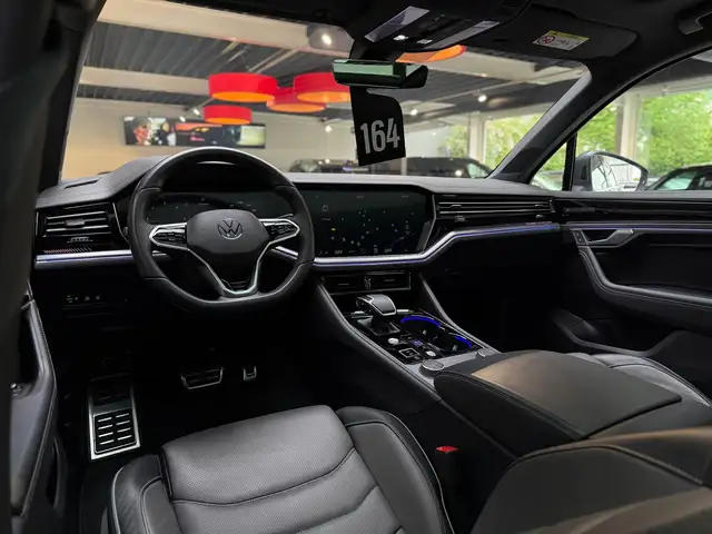 Volkswagen Touareg view 11