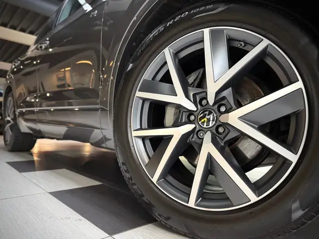 Volkswagen Touareg view 6