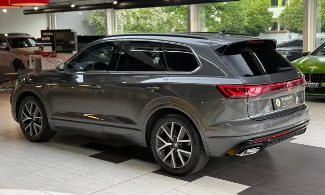 Volkswagen Touareg view 9