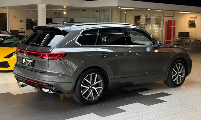 Volkswagen Touareg view 7
