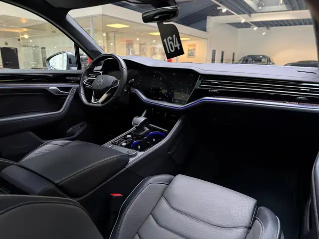 Volkswagen Touareg view 12