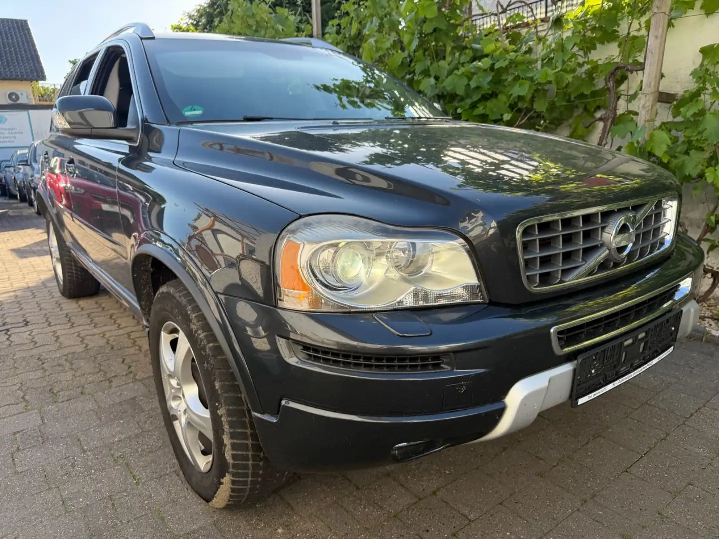 Volvo XC90 XC90 D5 Momentum Geartronic 7-Sitzer Šedá - 2