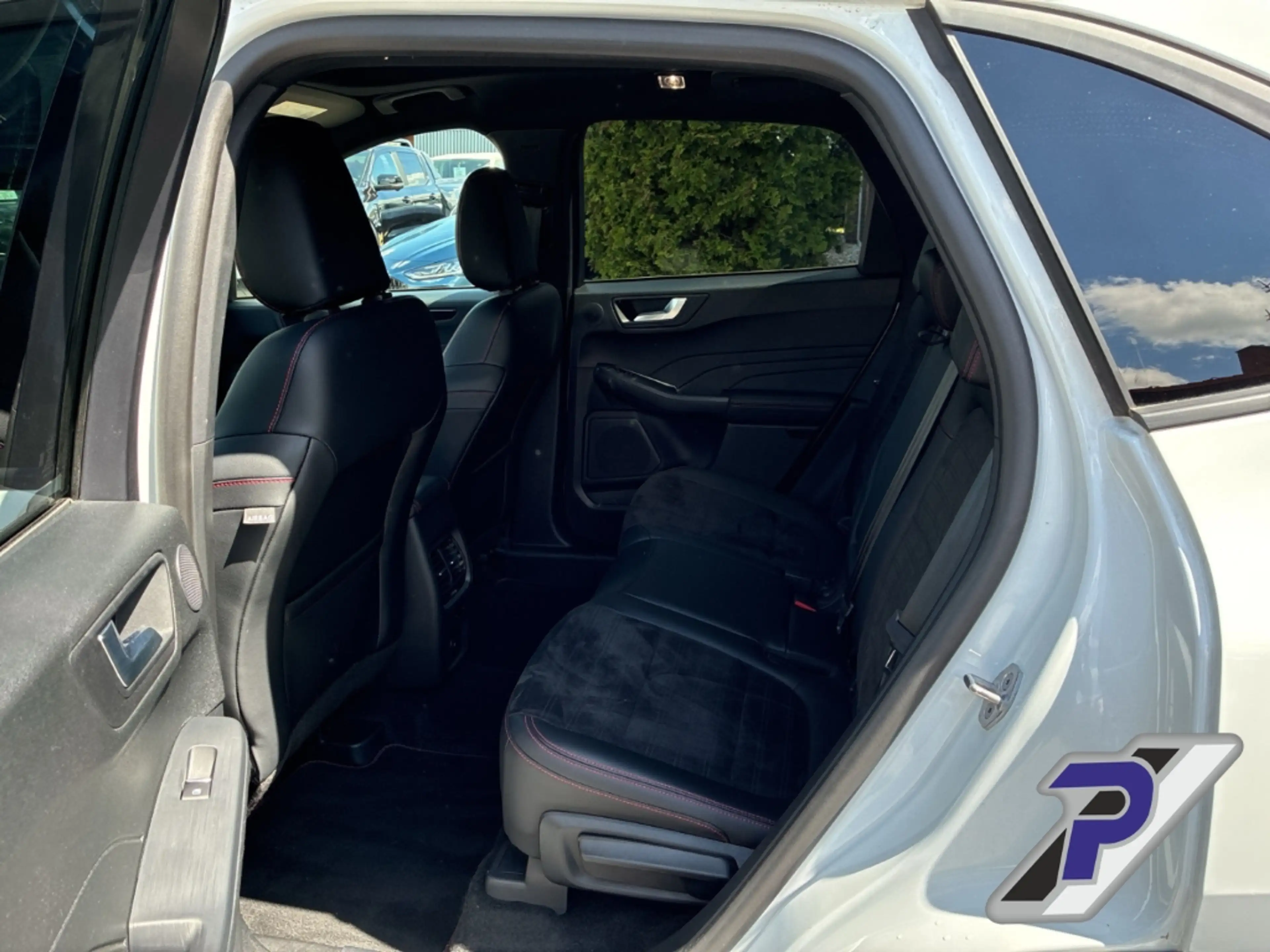 Ford Kuga Plug-In Hybrid ST-Line X LED+TWA+NAVI HUD El. Pano — photo 14