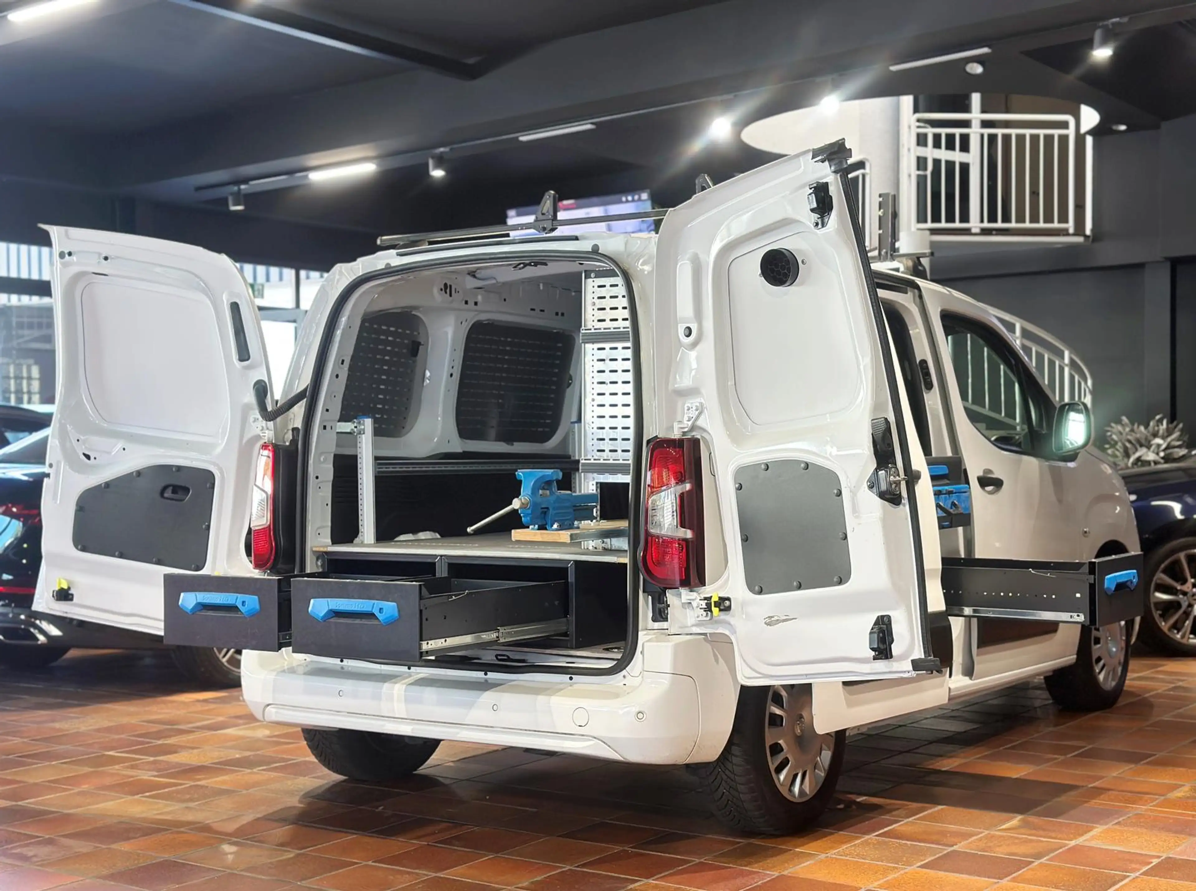 Opel Combo CARGO 1.5 D EDITION SORTIMO-WERKSTATT TEMPOMAT SIT
